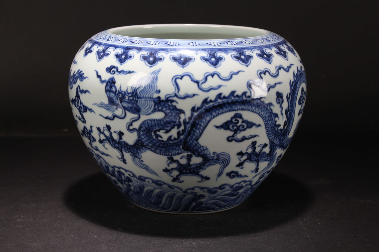 A Chinese Dragon-decorating Detailed Blue and White Porcelain Bowl (1 of 5)