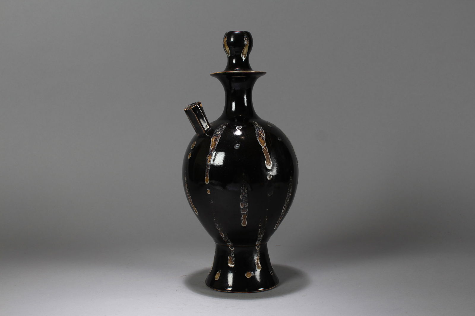 A Chinese Anicent-framing Porcelain Fortune Vase (1 of 5)