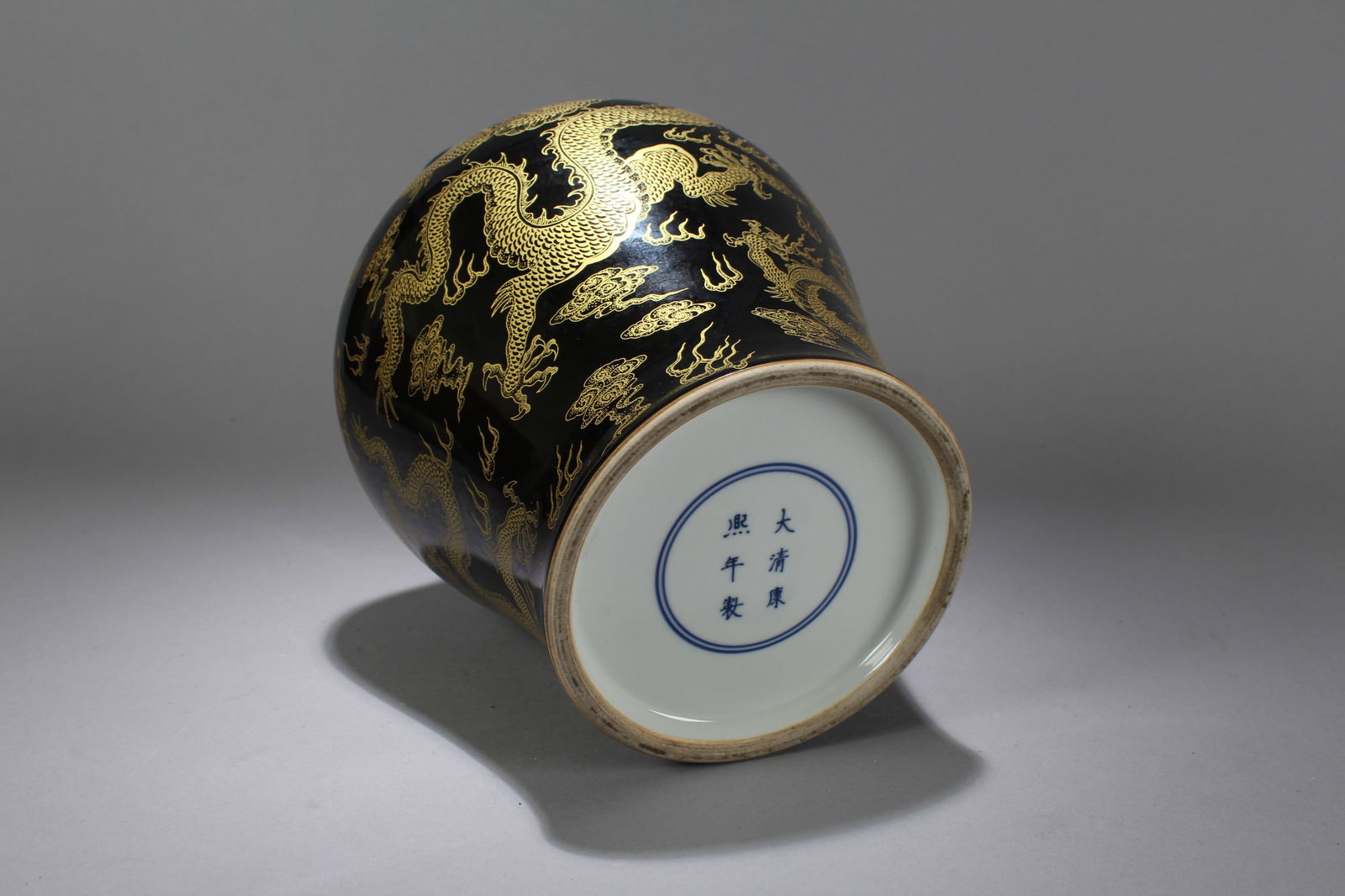 A Chinese Dragon-decorating Blue-coding Porcelain Vase - 7