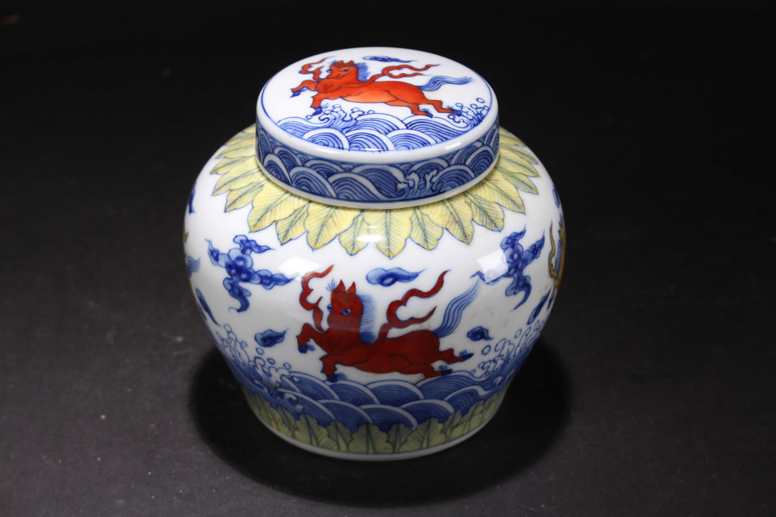 A Chinese Lidded Dragon-decorating Fortune Porcelain Vase (1 of 5)