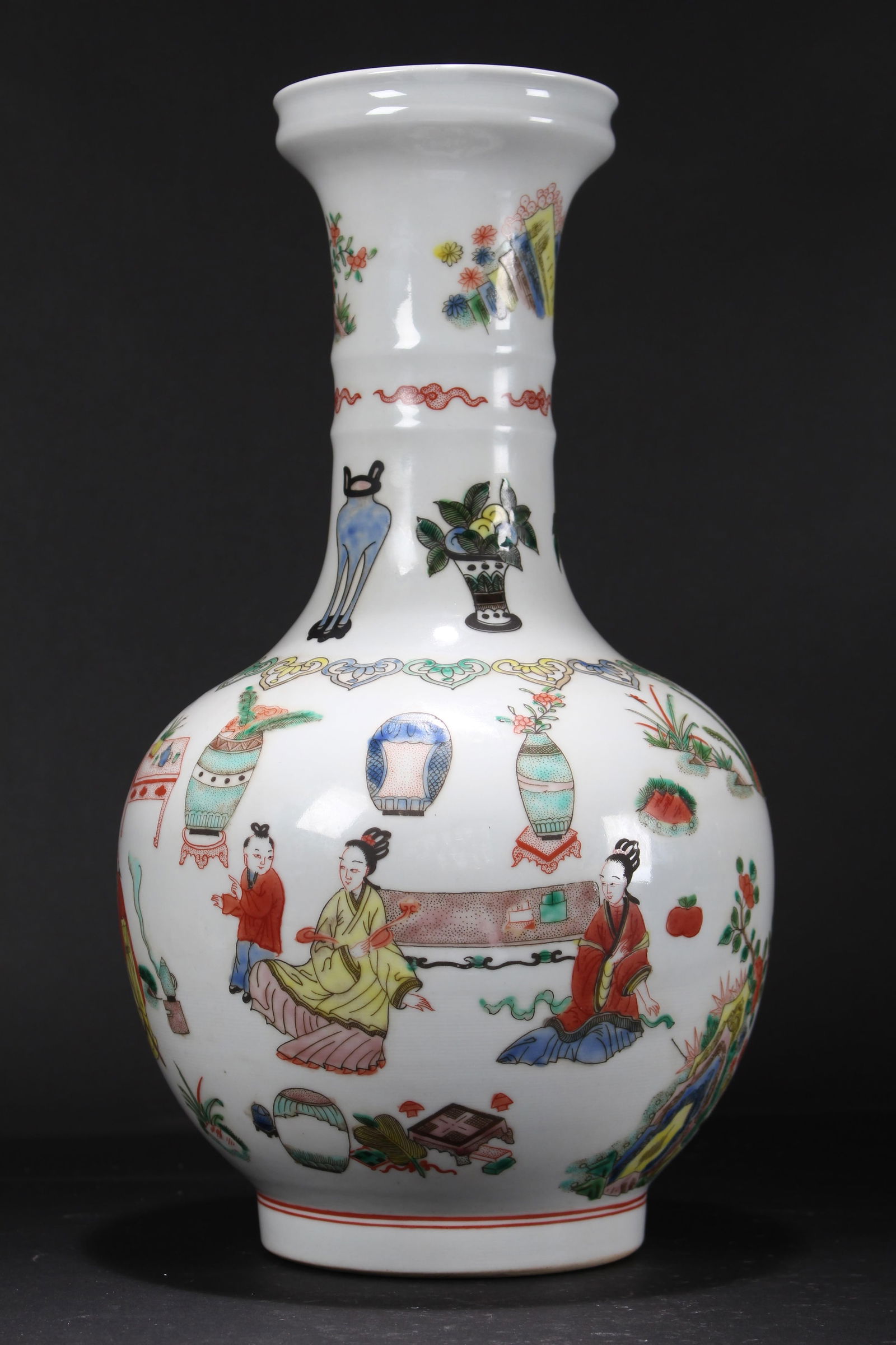 A Chinese Story-telling Bat-framing Portrait Porcelain Vase (1 of 7)