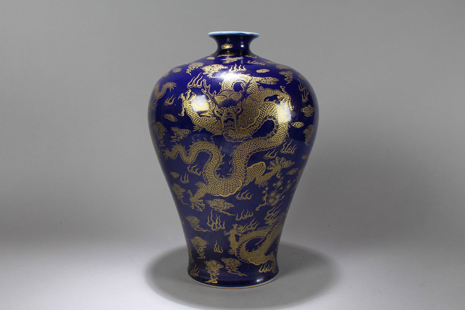 A Chinese Dragon-decorating Blue-coding Porcelain Vase - 2