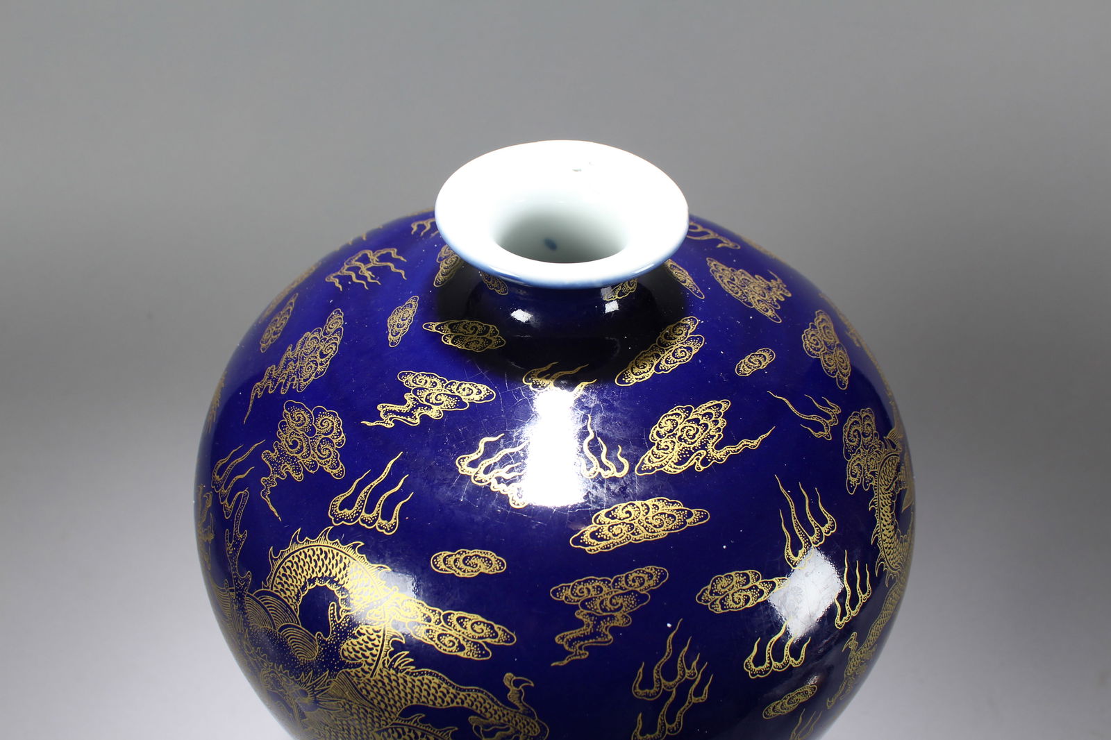 A Chinese Dragon-decorating Blue-coding Porcelain Vase - 5