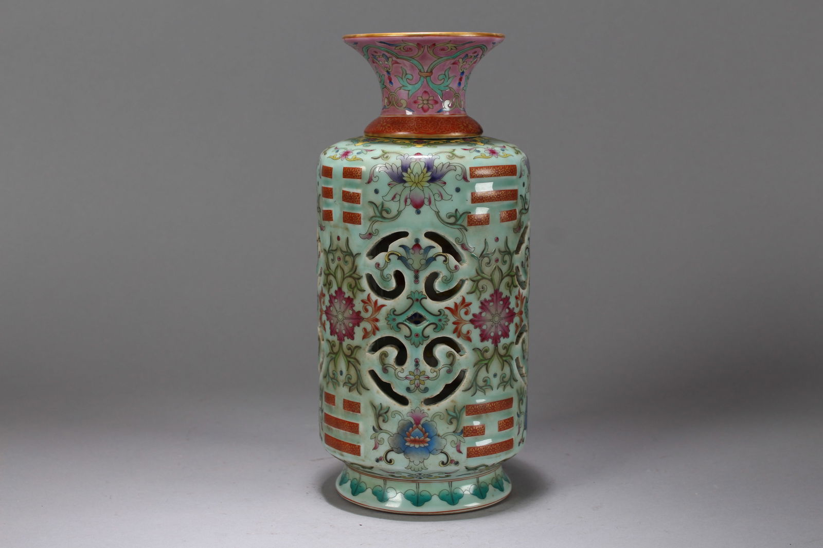 A Chinese Bat-framing Vividly-detailed Vase-within Twisted-oriented Porcelain Vase (1 of 8)