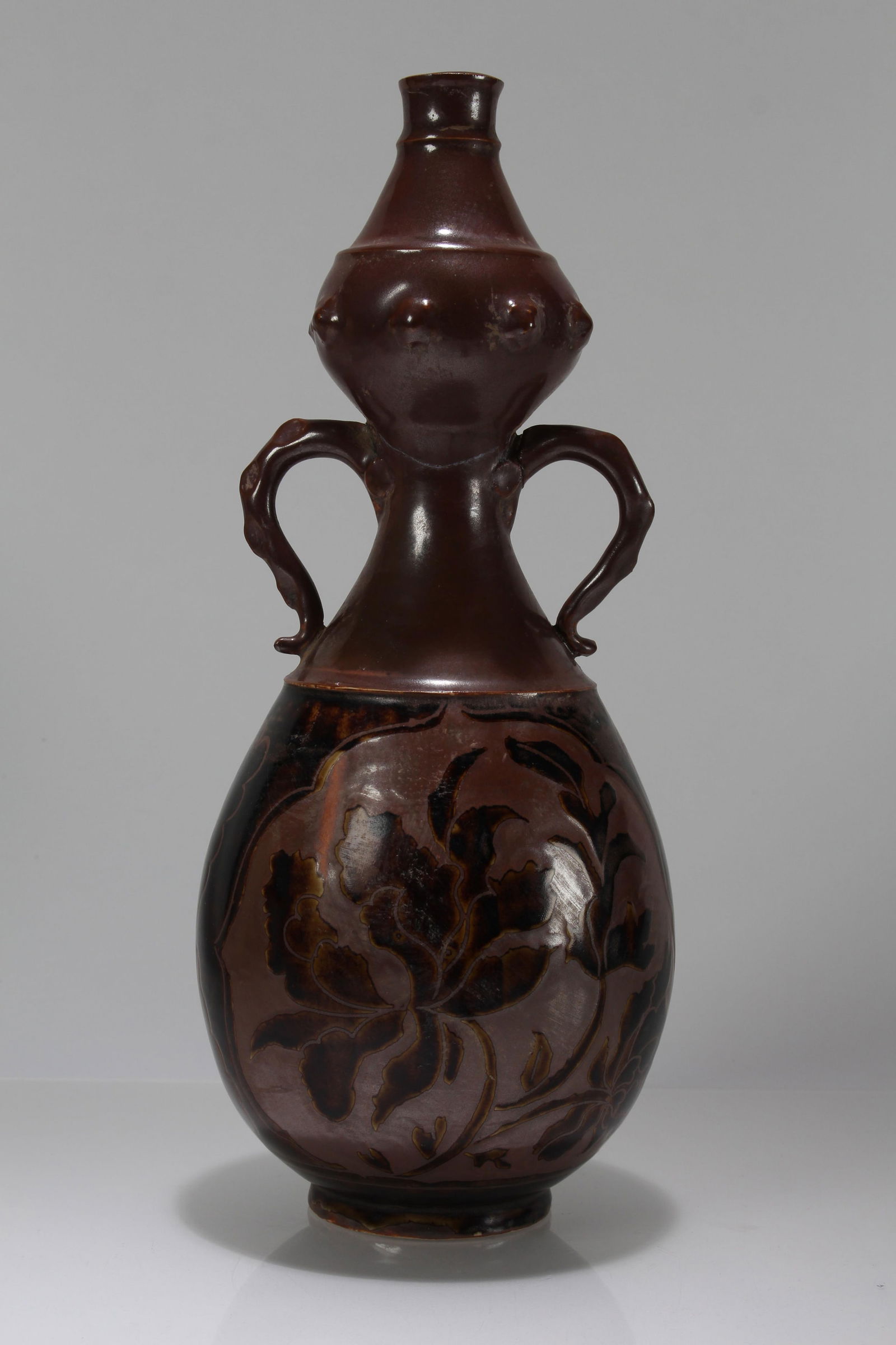 A Chinese Duo-handling Anicent-framing Porcelain Fortune Vase: A Chinese Duo-handling Anicent-framing Porcelain Fortune Vase. Height: 12.5 (inch).