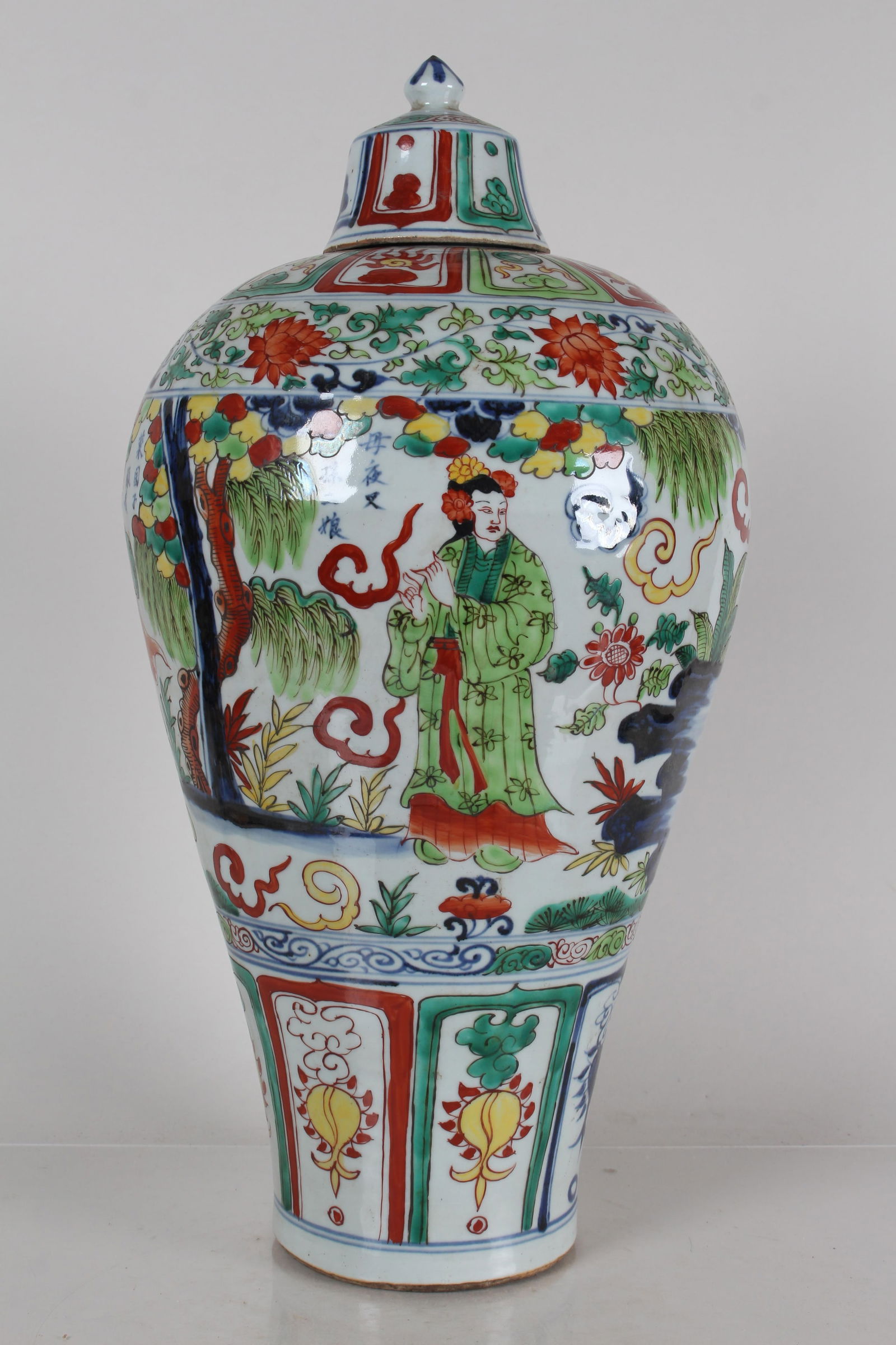 A Chinese Lidded Story-telling Massive Detailed Porcelain Fortune Vase (1 of 6)