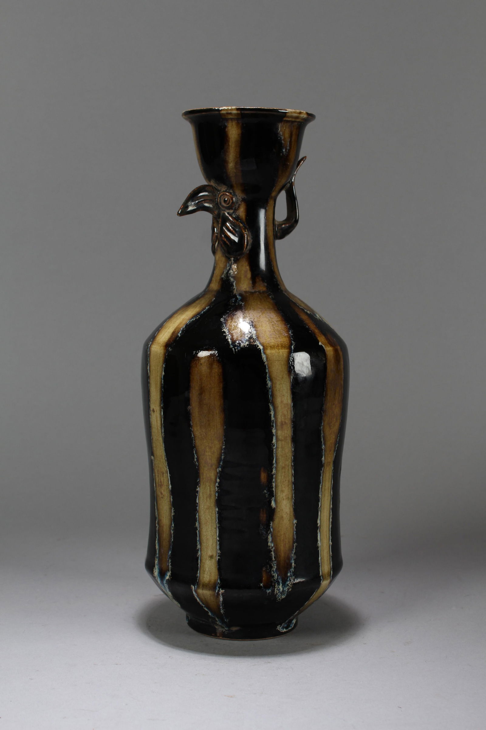 A Chinese Anicent-framing Porcelain Fortune Vase (1 of 5)