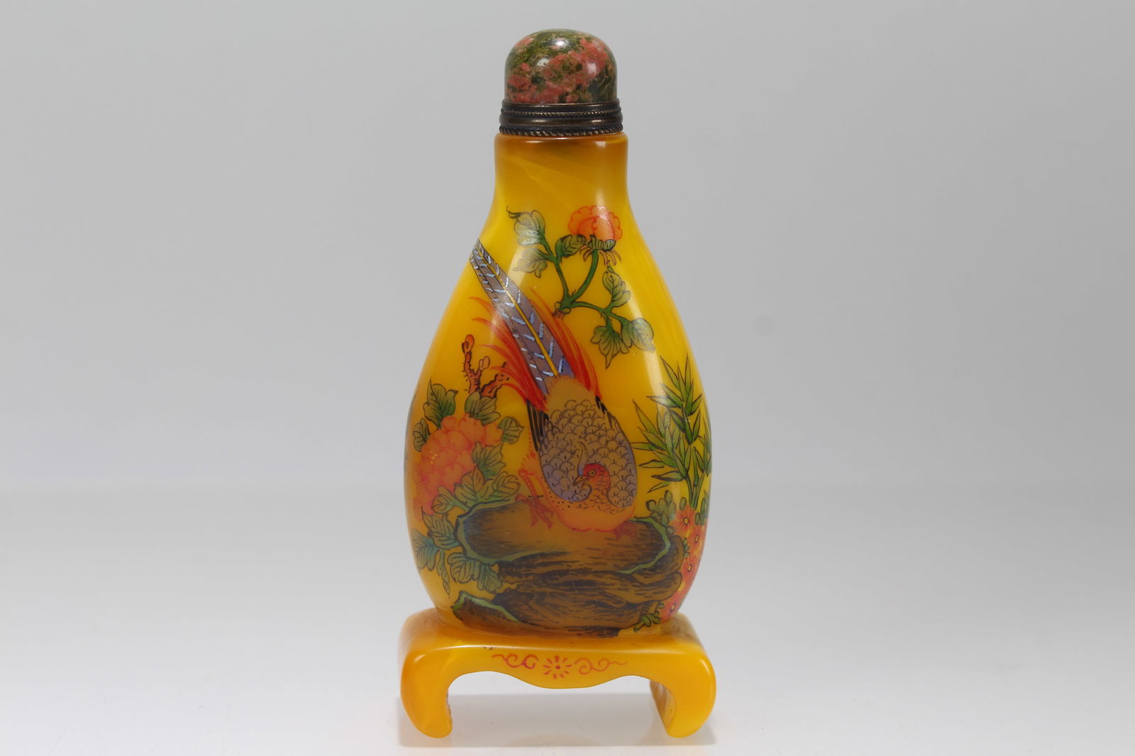 A Chinese Yellow-coding Fortune Snuff Bottle - 3