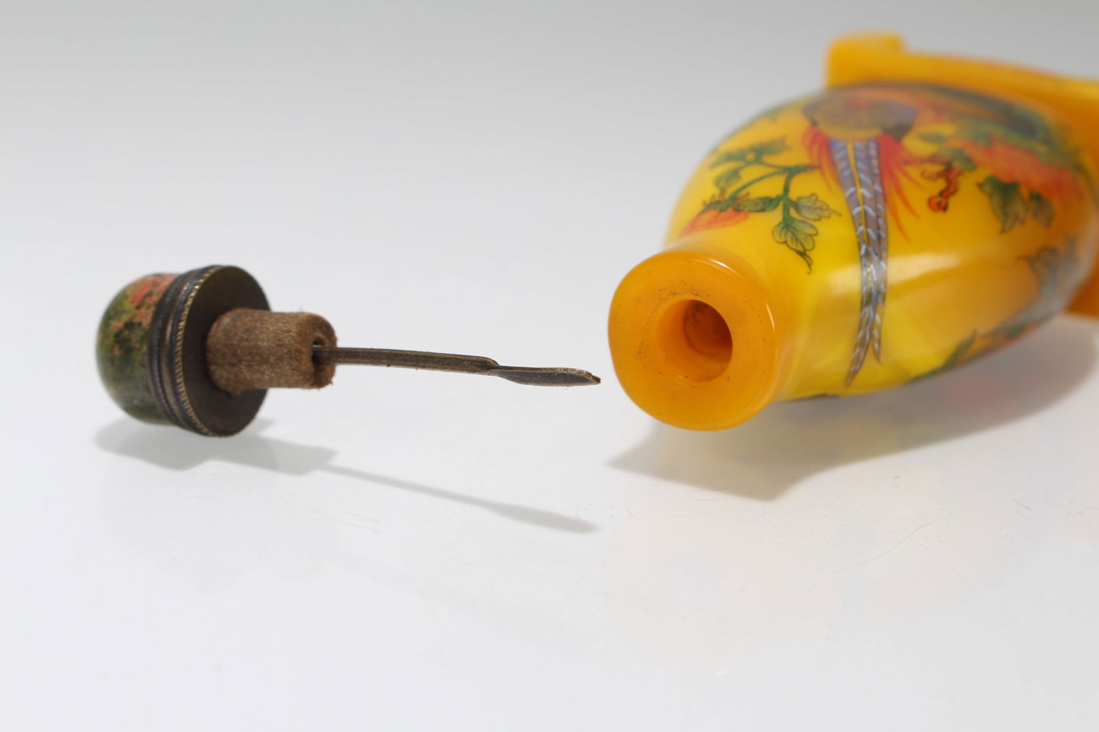 A Chinese Yellow-coding Fortune Snuff Bottle - 5