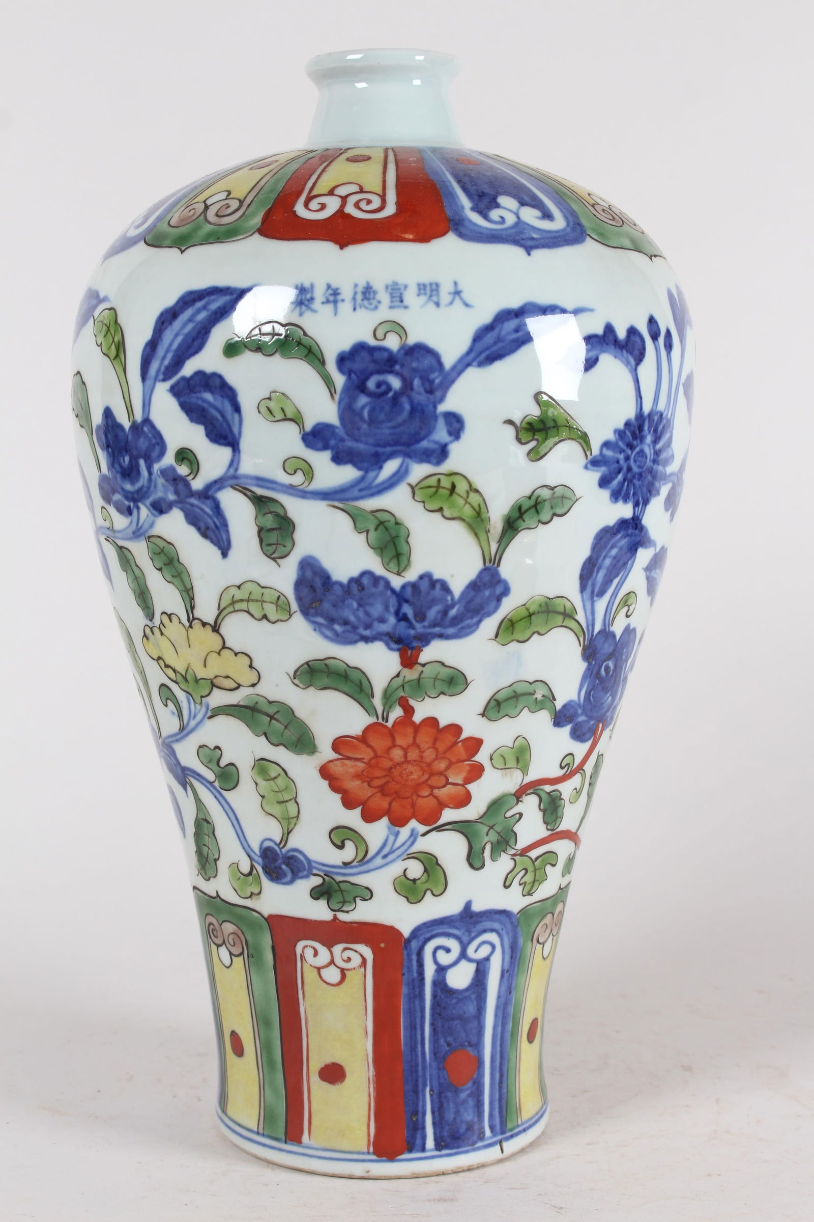 A Chinese Nature-sceen Fortune Porcelain Vase (1 of 5)