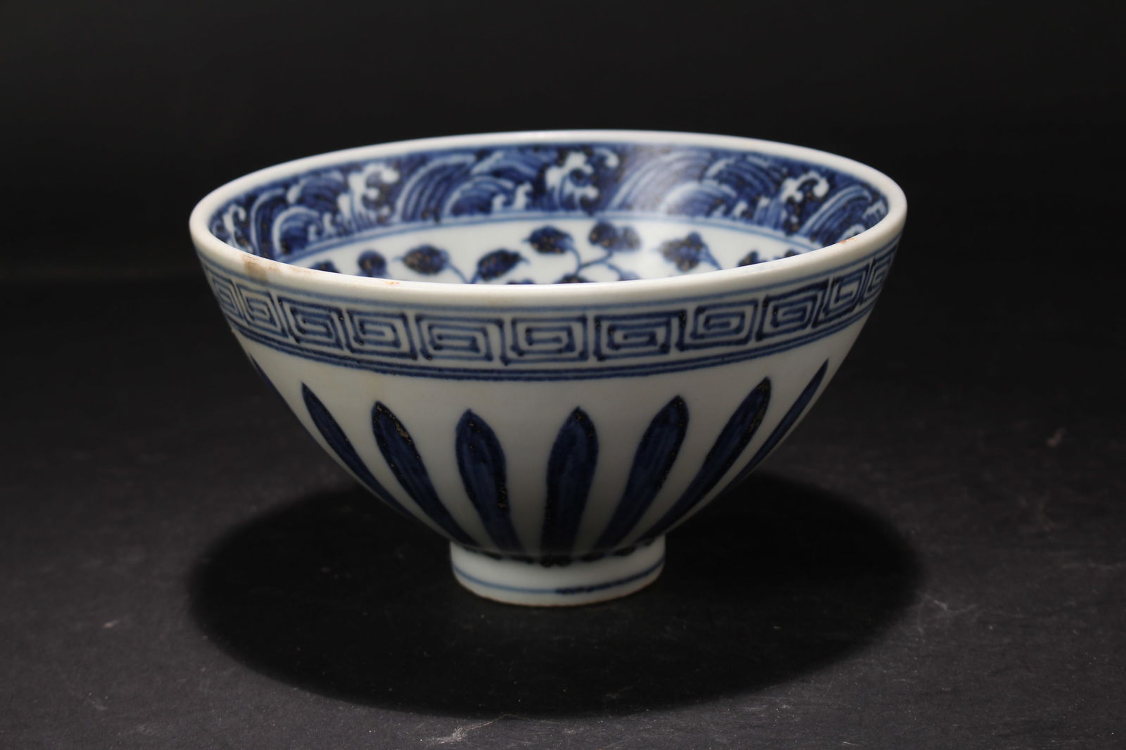 A Chinese Blue and White Porcelain Anicent-framing Bowl (1 of 3)