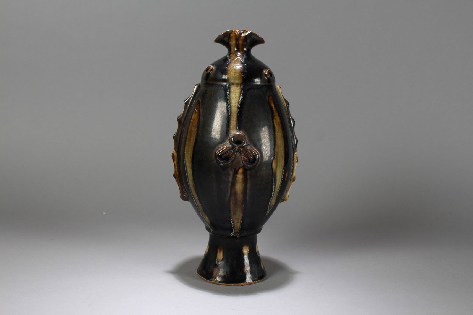 A Chinese Anicent-framing Porcelain Fortune Vase: A Chinese Anicent-framing Porcelain Fortune Vase. Height: 12 (inch). Width: 5.5 (inch).