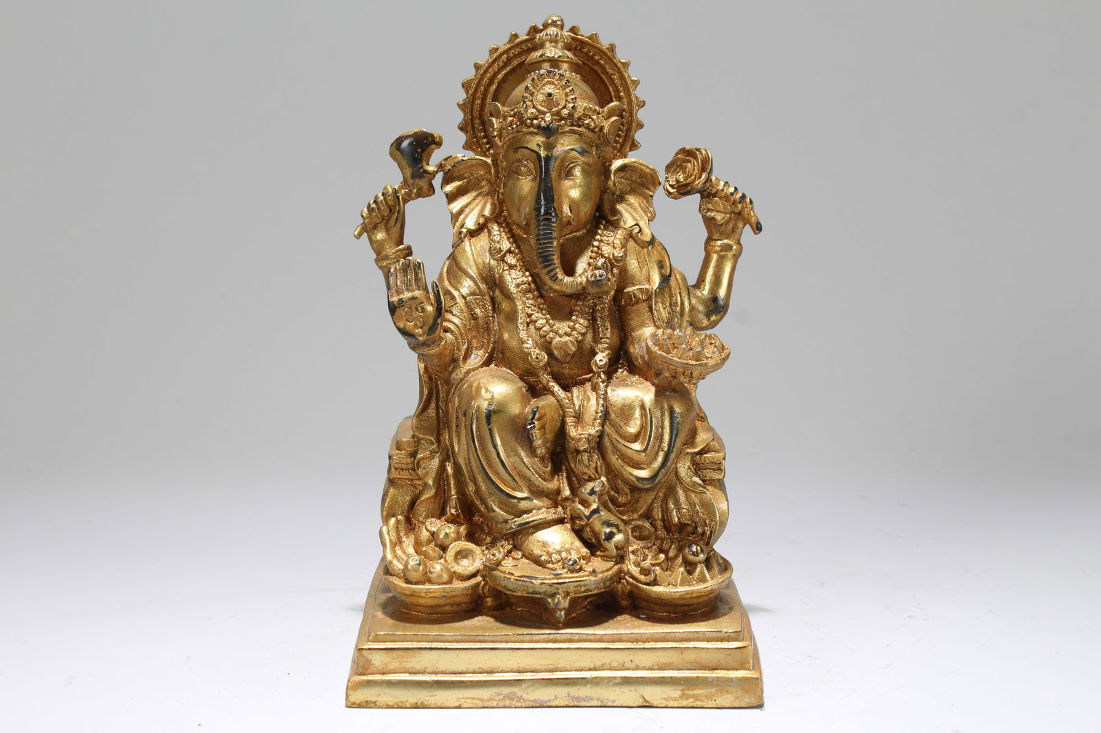 Chinese Gilt Religious State Buddha Statue (1 of 5)