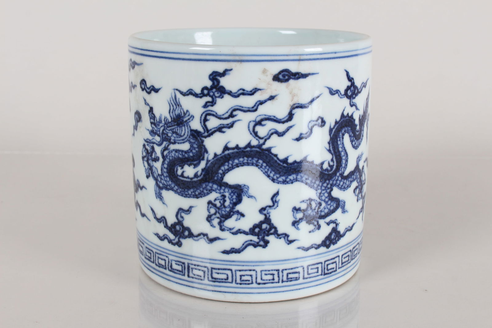 A Chinese Blue and White Dragon-decorating Porcelain Fortune Pot (1 of 4)