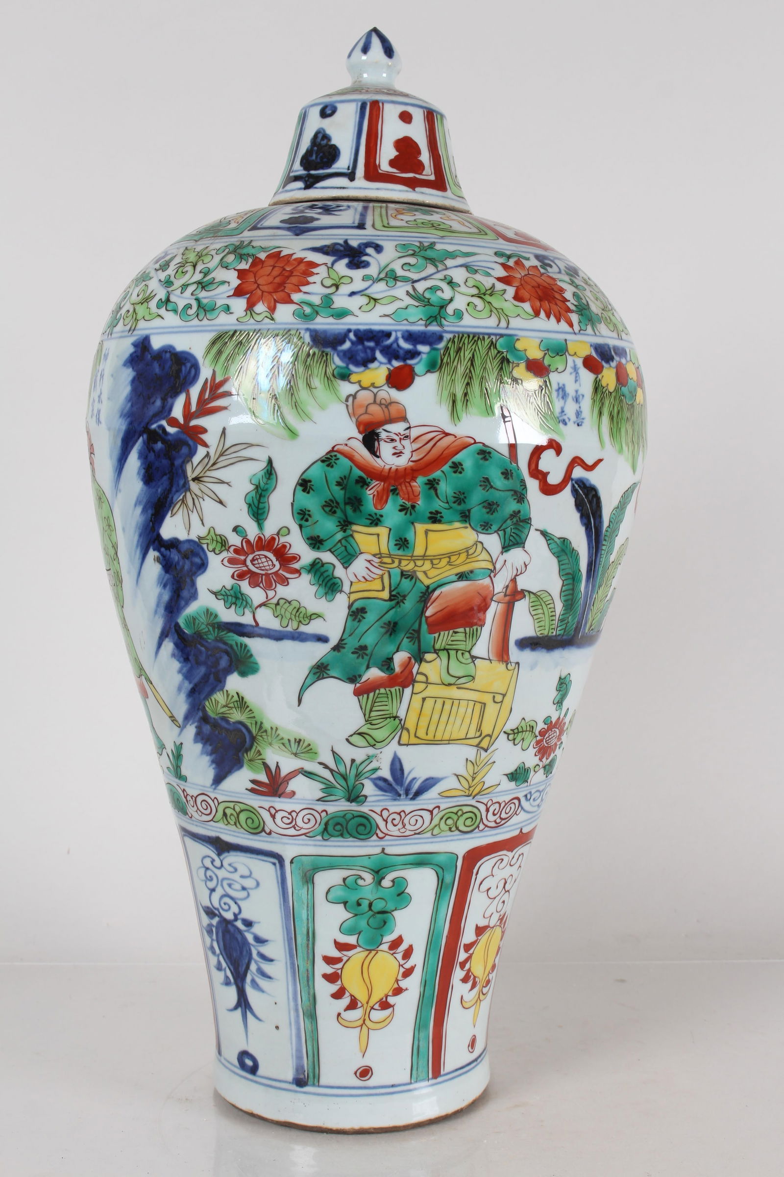 A Chinese Lidded Story-telling Porcelain Fortune Vase (1 of 7)