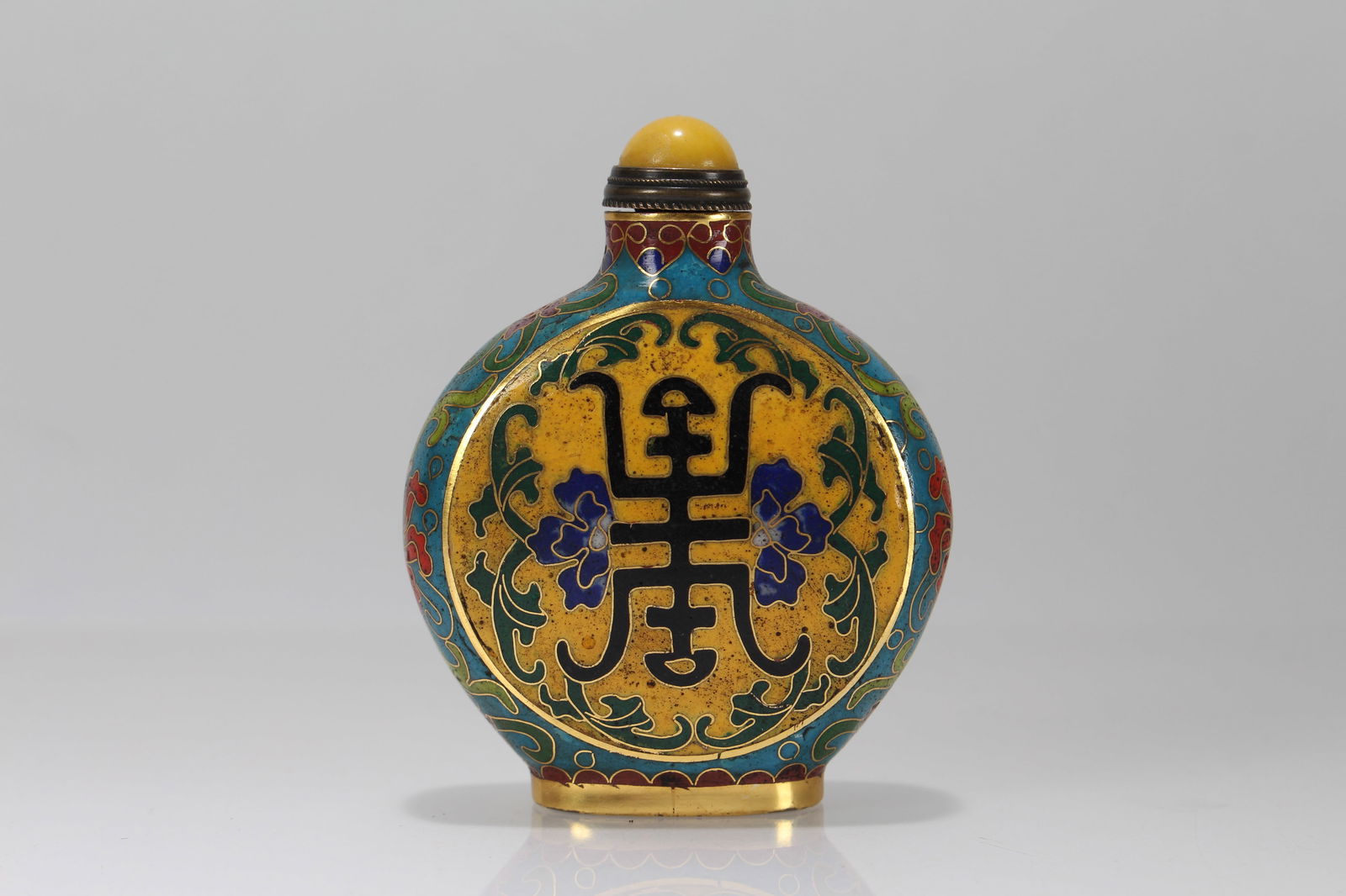 A Chinese Bat-framing Cloisonne Fortune Snuff Bottle (1 of 5)