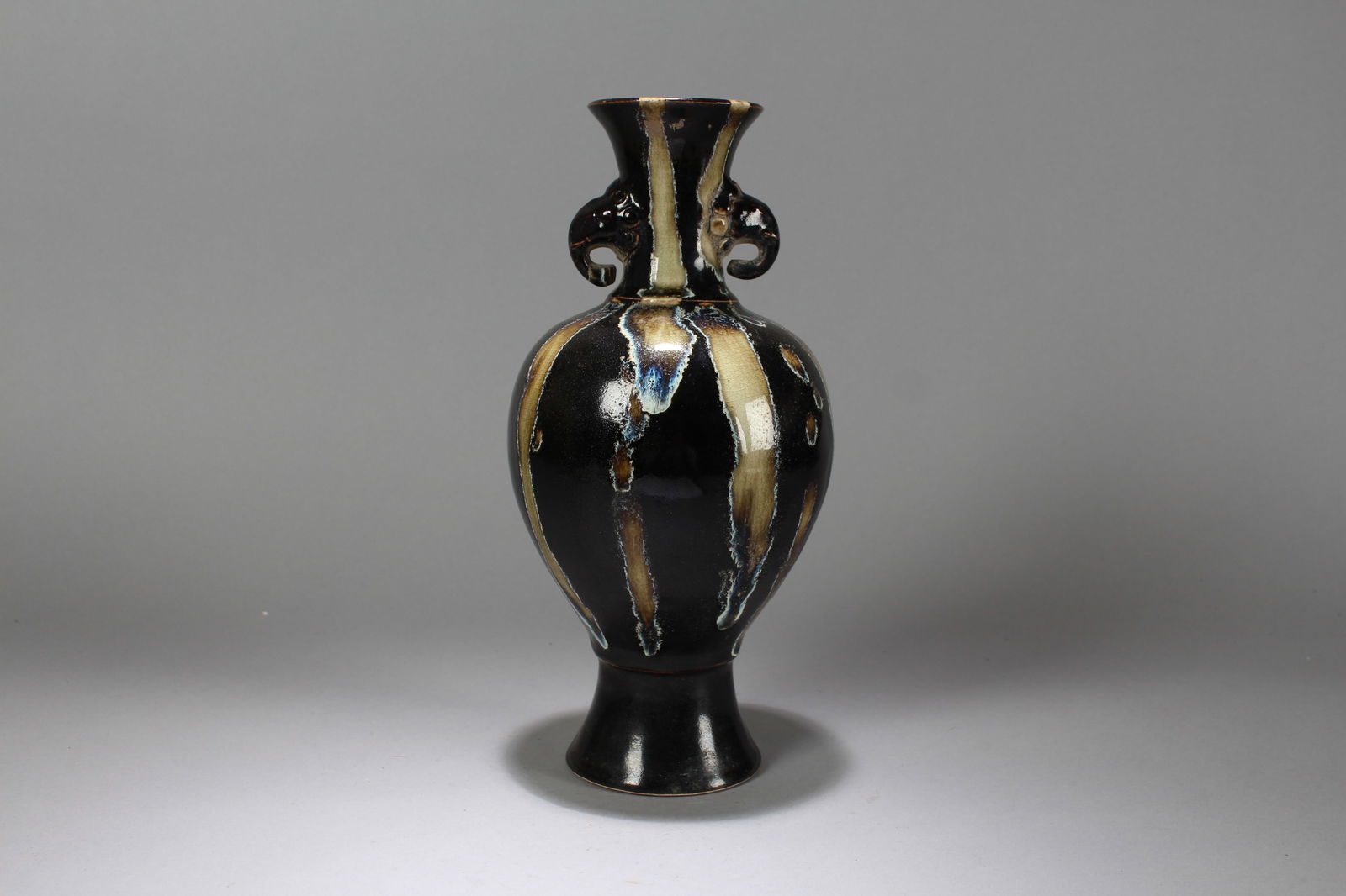 A Chinese Anicent-framing Porcelain Fortune Vase (1 of 6)