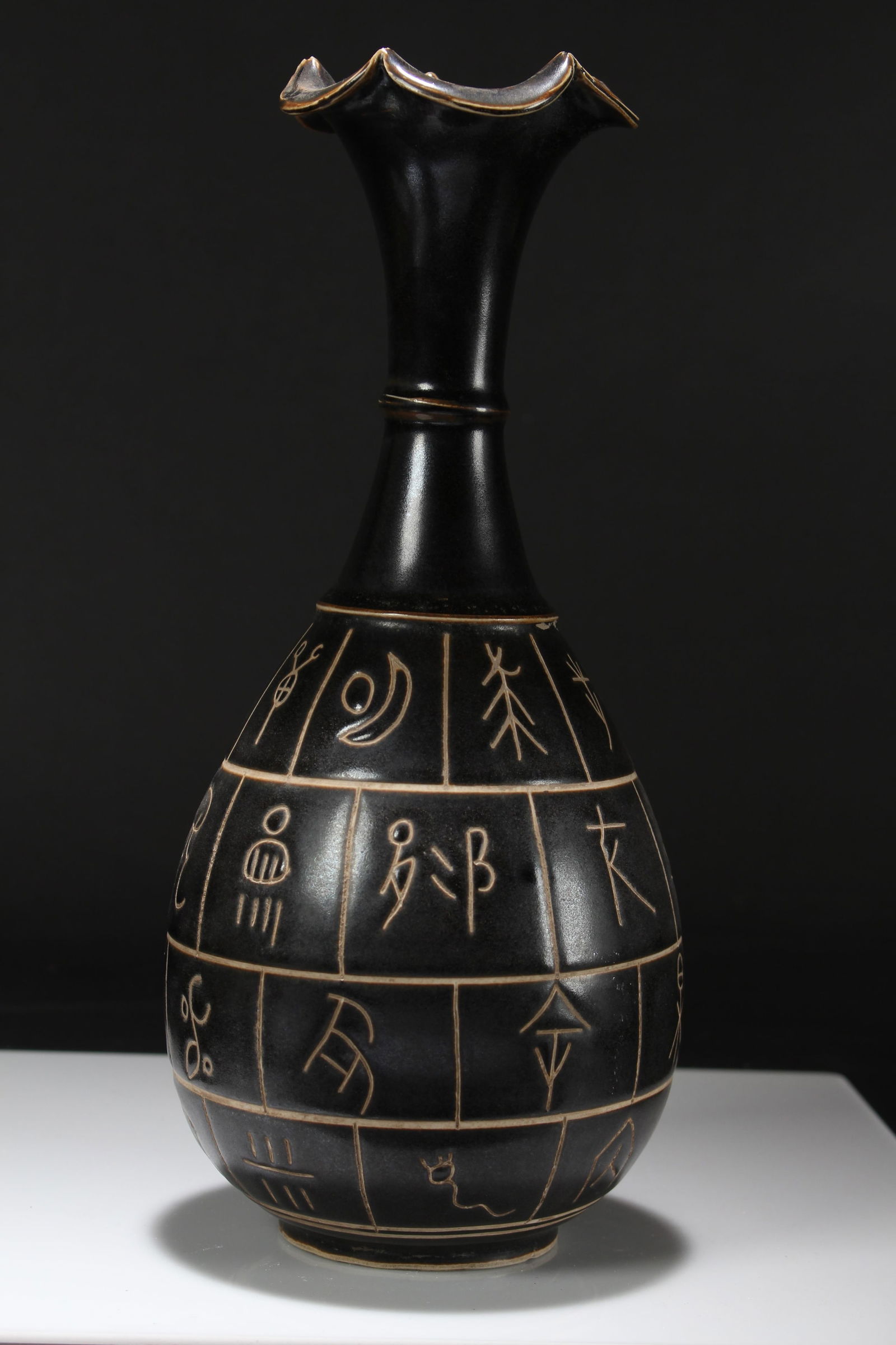 A Chinese Anicent-framing Porcelain Fortune Vase: A Chinese Anicent-framing Porcelain Fortune Vase . Height: 12 (inch).
