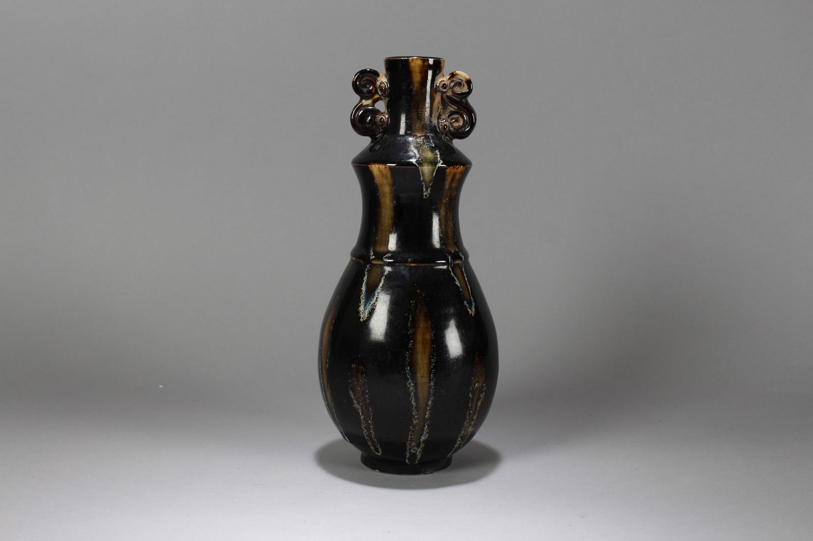 A Chinese Anicent-framing Porcelain Fortune Vase (1 of 4)