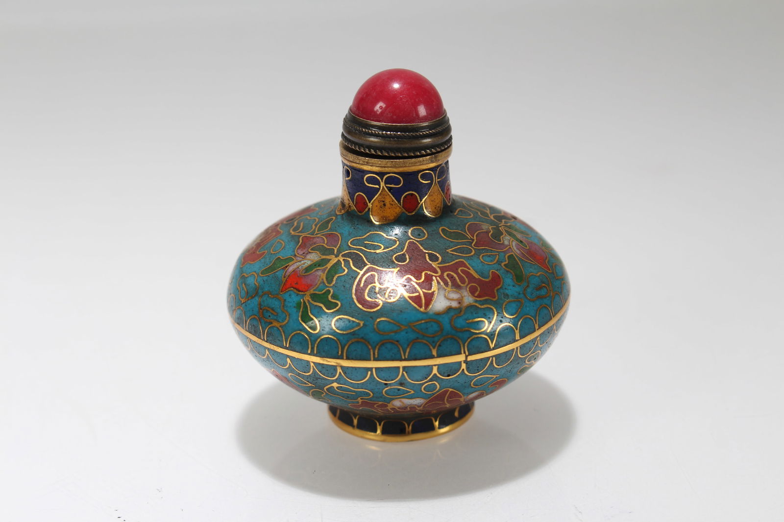 A Chinese Bat-framing Cloisonne Fortune Snuff Bottle (1 of 5)
