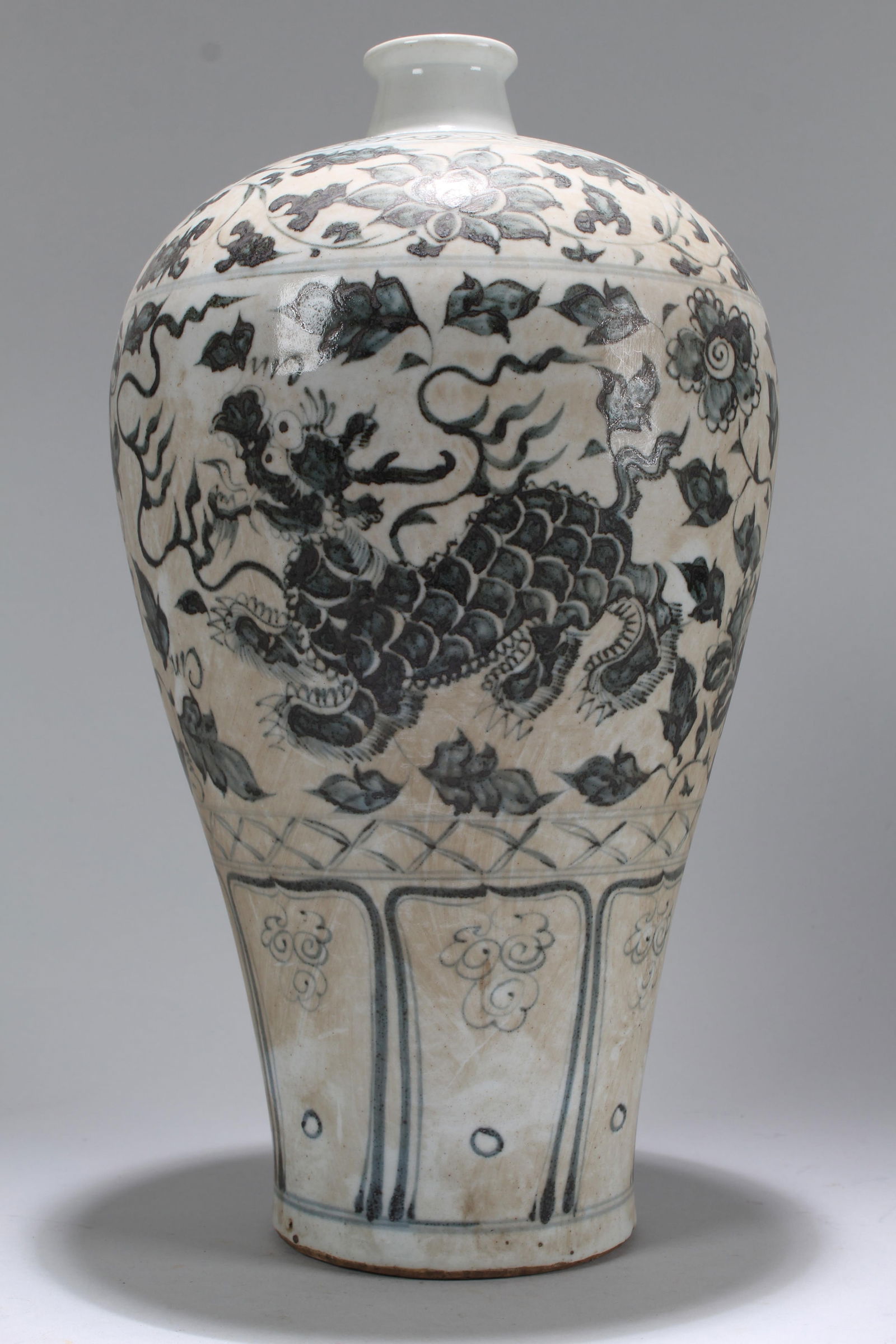 A Chinese Dragon-decorating Fortune Porcelain Vase (1 of 4)