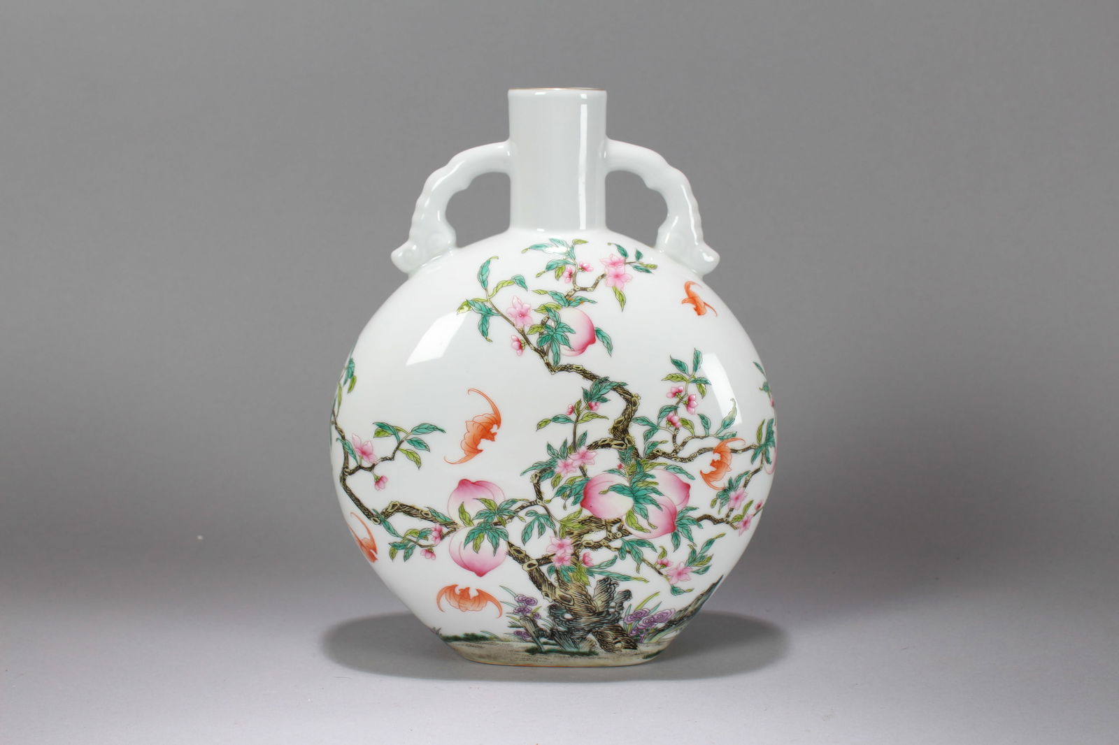 A Chinese Vividly-detailed Duo-handling Nature-sceen Porcelain Vase (1 of 8)