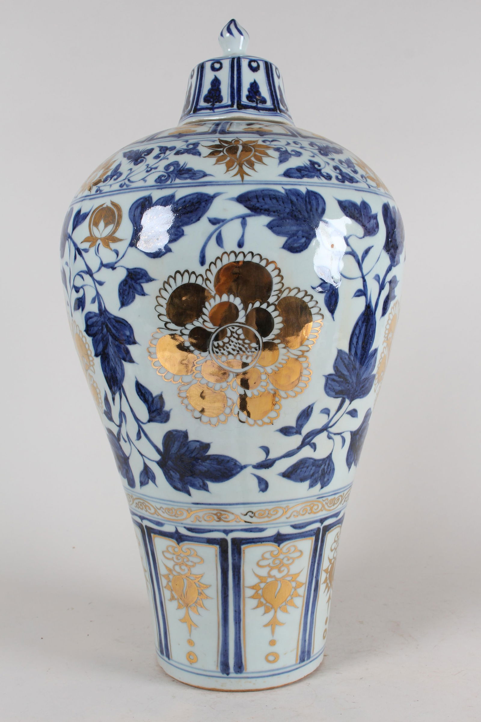 A Chinese Lidded Blue and White Story-telling Fortune Porcelain Vase (1 of 6)