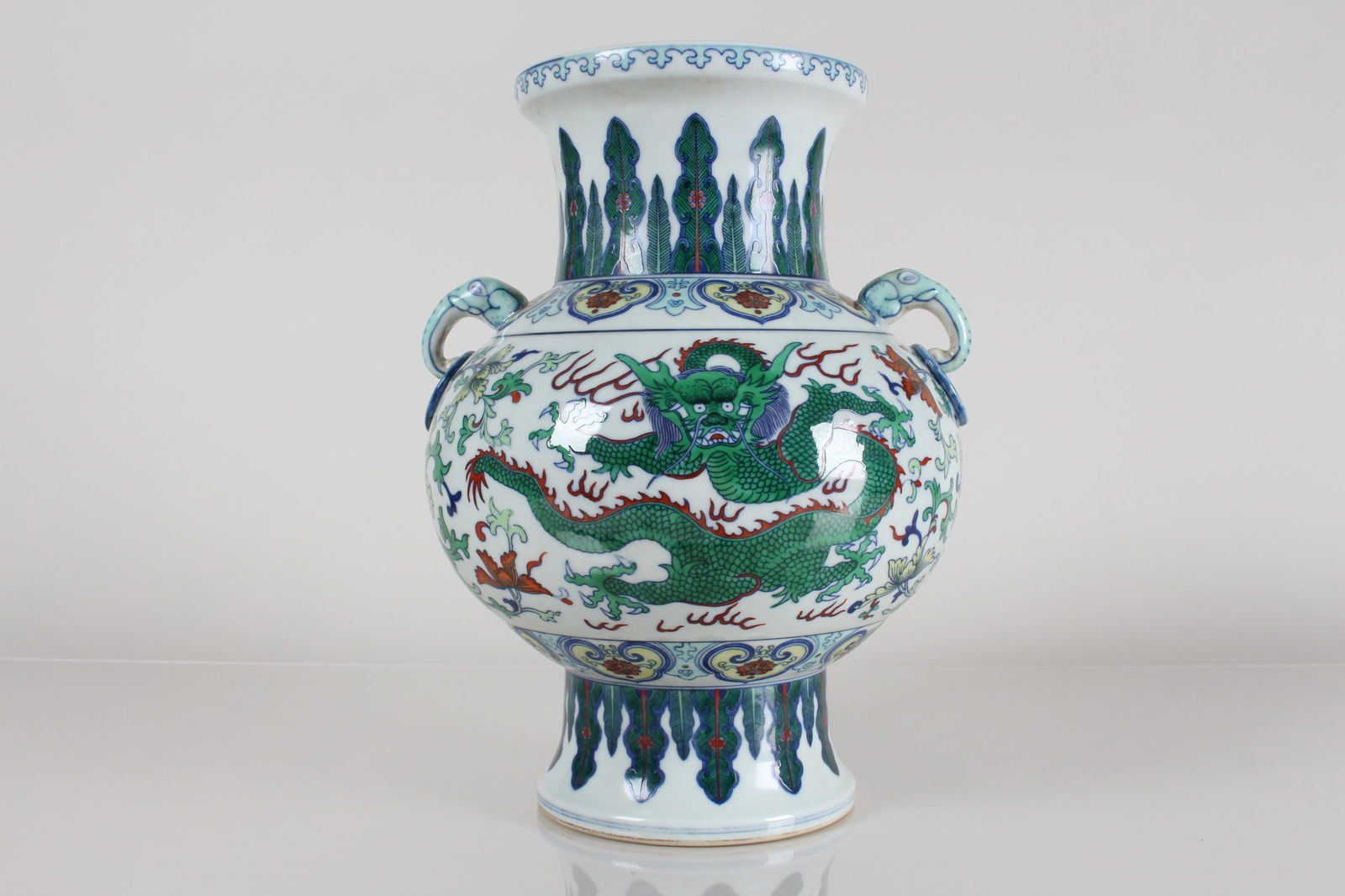 A Chinese Duo-handled Dragon-decorating Porcelain Fortune Vase (1 of 6)