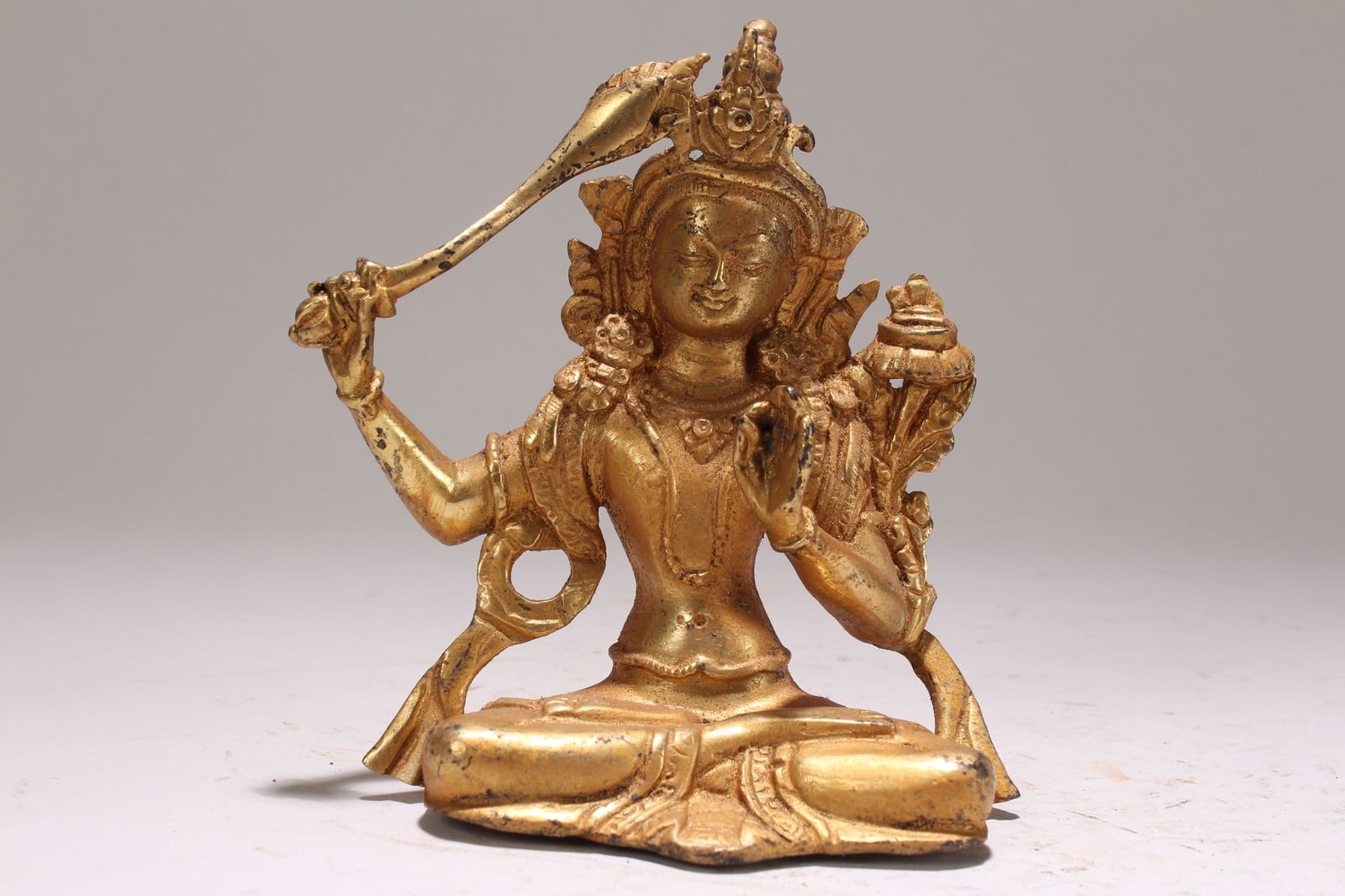 Chinese Gilt Religious State Buddha Statue: Chinese Gilt Religious State Buddha Statue . Height: 4.5 (inch).