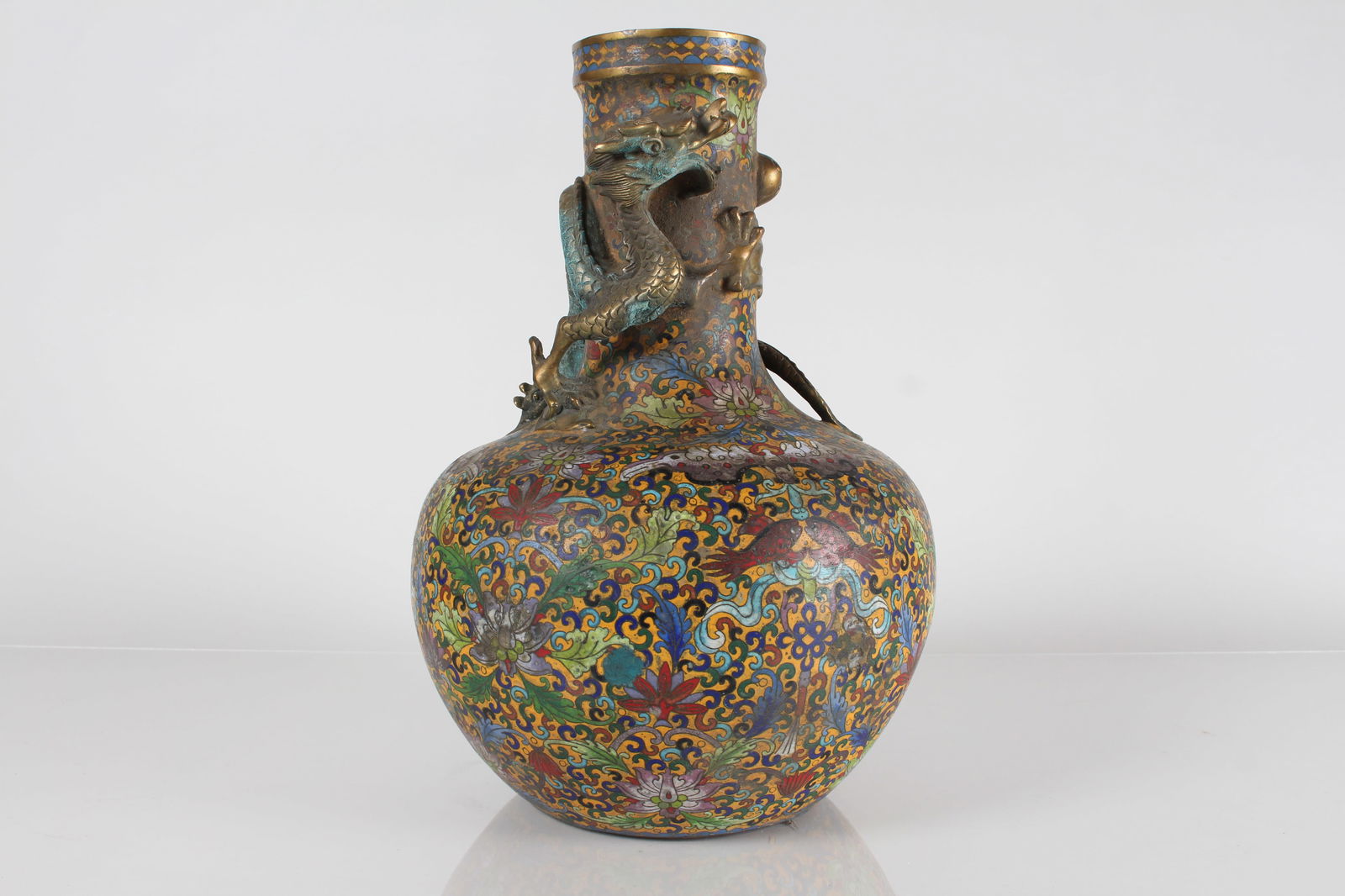 A Chinese Dragon-decorating Massive Fortune Porcelain Vase (1 of 5)