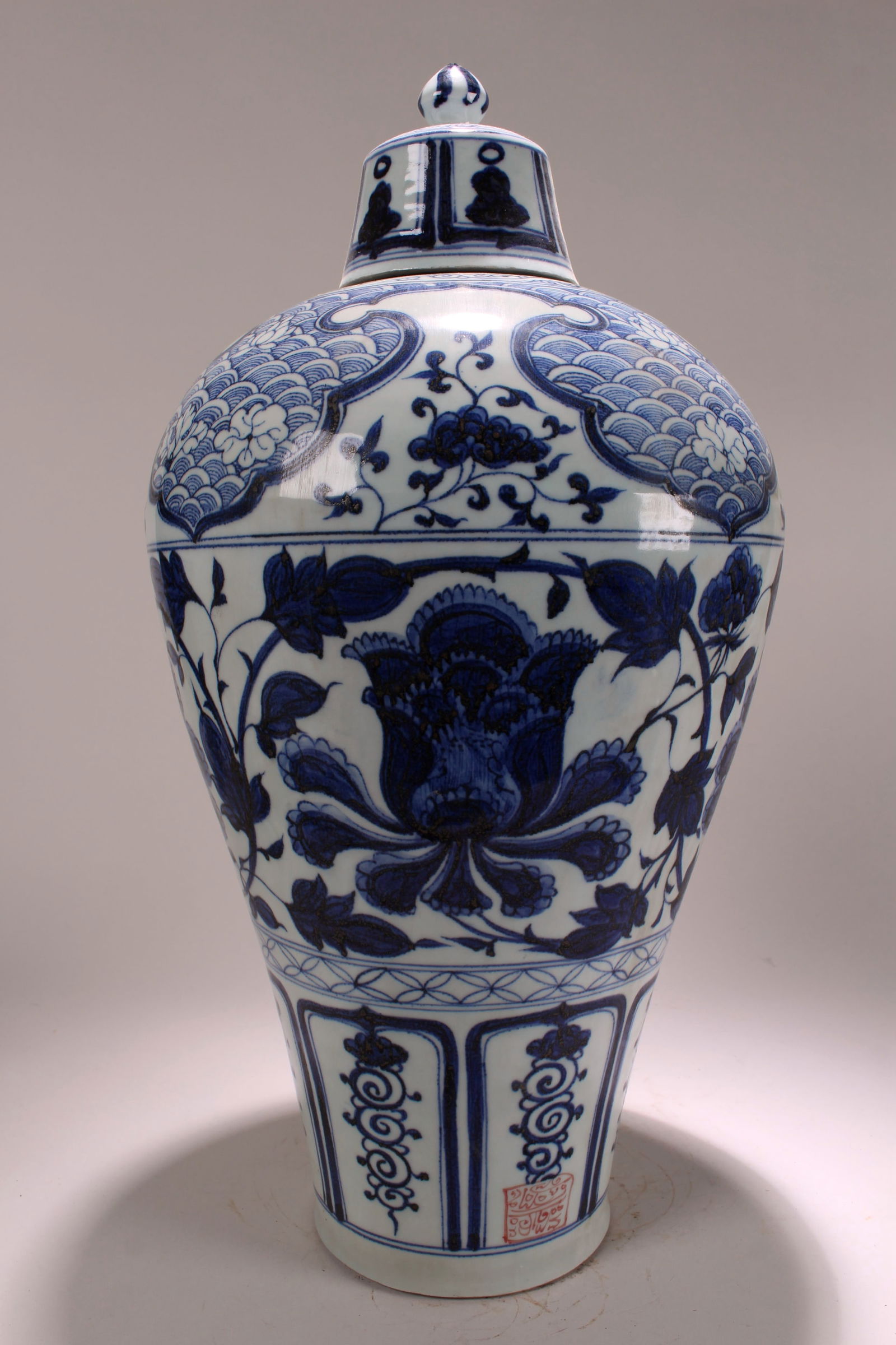A Chinese Lidded Nature-sceen Ancient-framing Porcelain Fortune Vase (1 of 4)