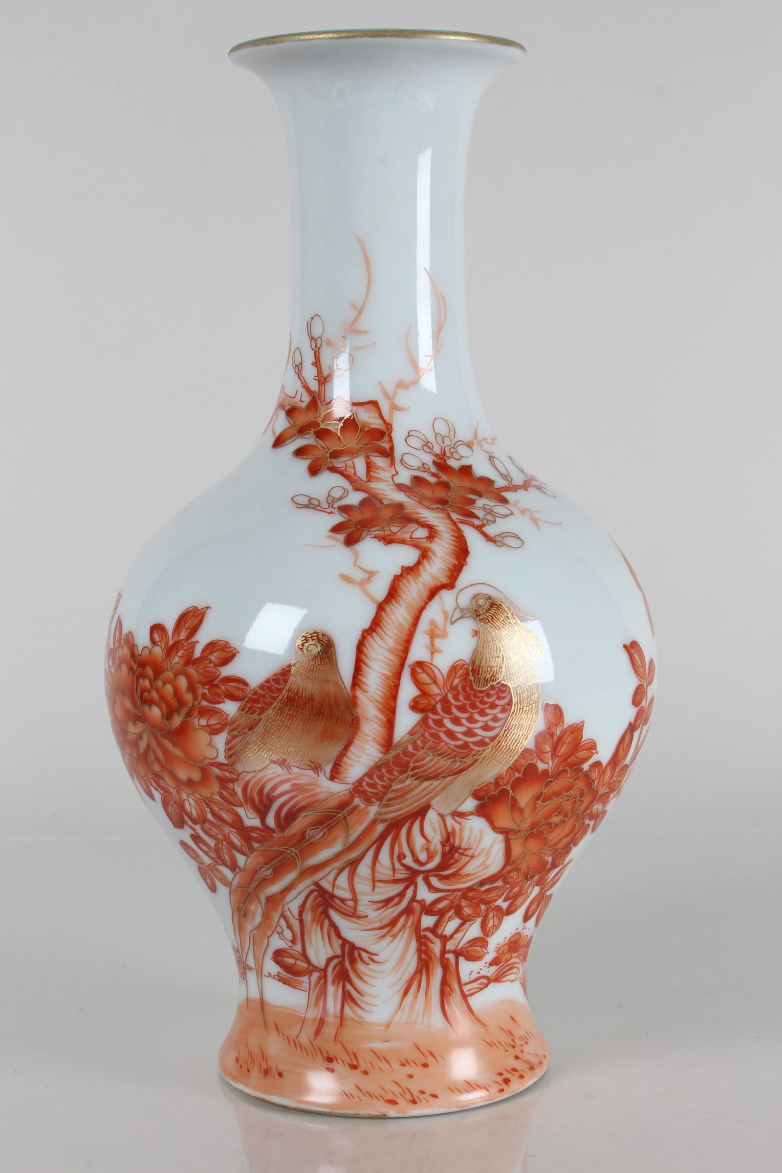 A Chinese Detailed Nature-sceen Poetry-framing Fortune Porcelain Vase: A Chinese Detailed Nature-sceen Poetry-framing Fortune Porcelain Vase . Height: 10.5 (inch).
