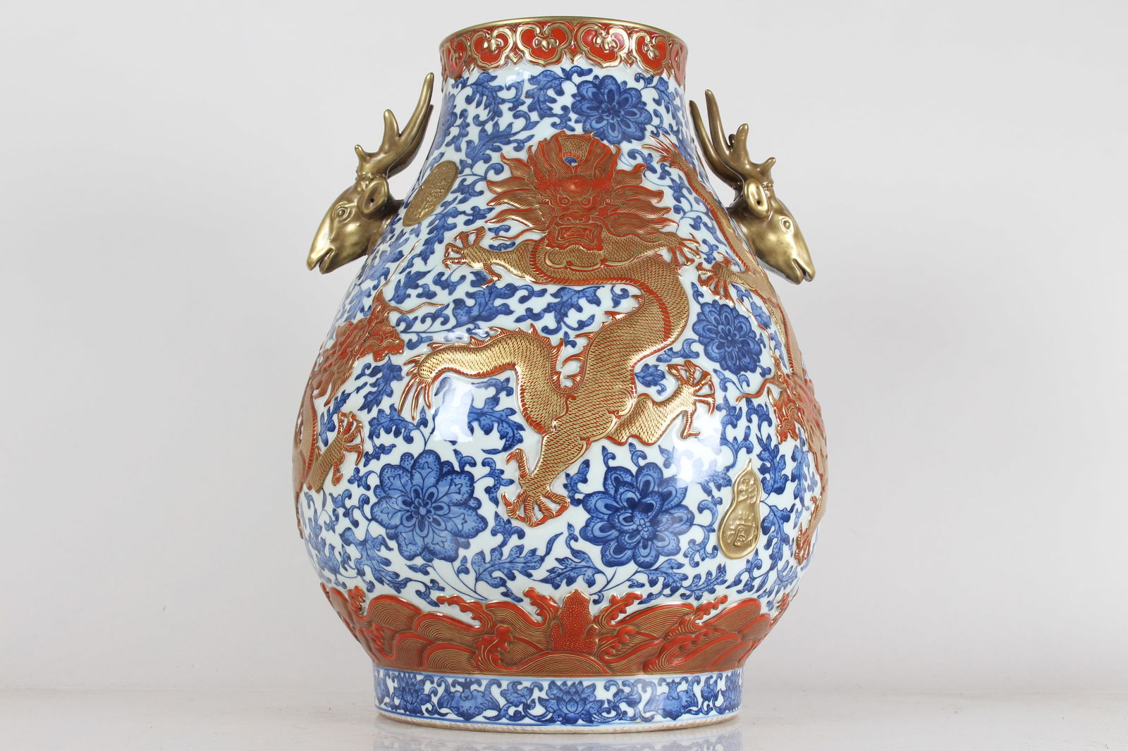 A Chinese Duo-handled Dragon-decorating Massive Detailed Porcelain Vase (1 of 8)