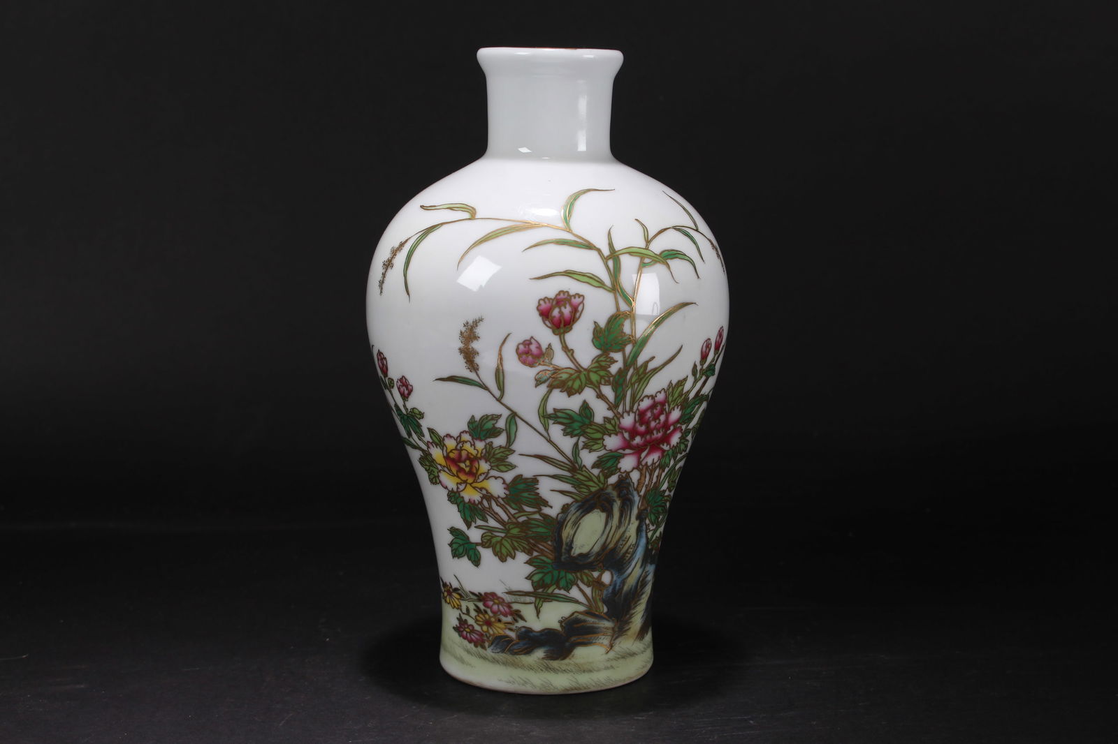A Chinese Nature-sceen Porcelain Fortune Vase: A Chinese Nature-sceen Porcelain Fortune Vase . Height: 9 (inch).