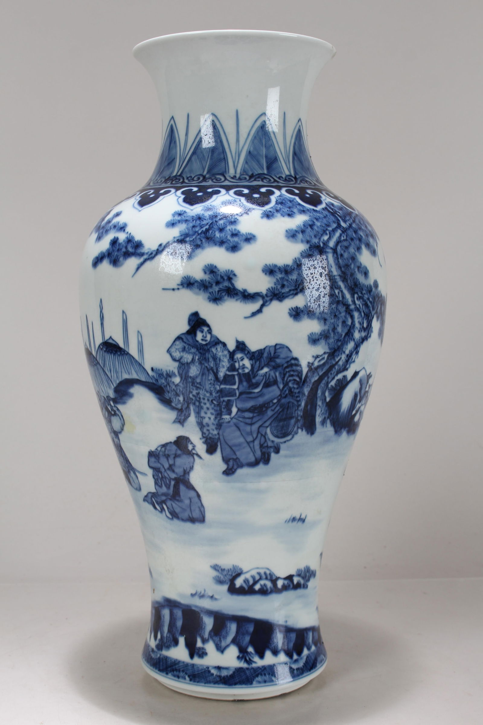 A Chinese Blue and White Dragon-decorating Porcelain Fortune Vase: A Chinese Blue and White Dragon-decorating Porcelain Fortune Vase . Height: 15 (inch).