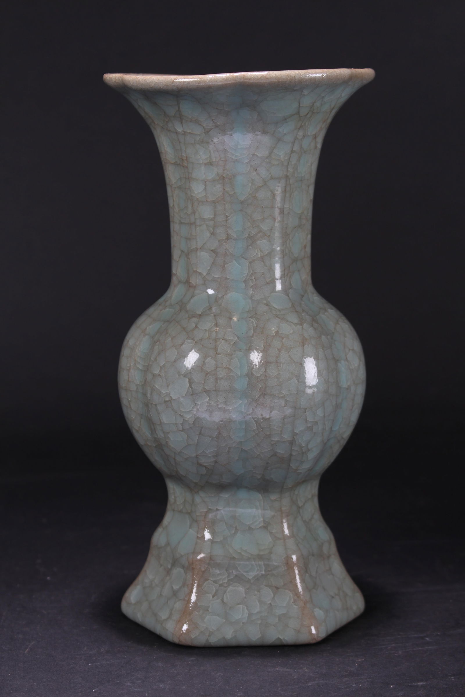 A Chinese Crack-fortune Porcelain Vase (1 of 4)