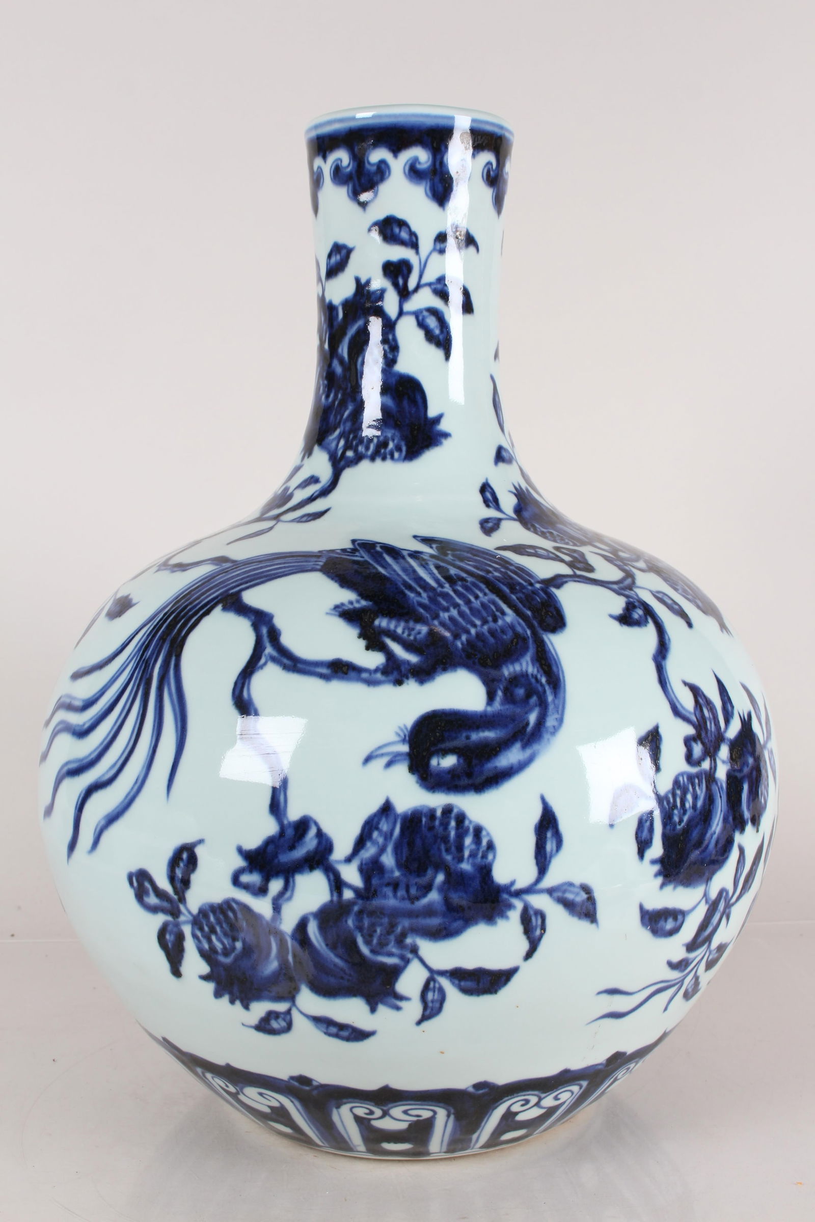 A Chinese Blue and White Massive Nature-sceen Porcelain Fortune Vase: A Chinese Blue and White Massive Nature-sceen Porcelain Fortune Vase . Height: 17 (inch).