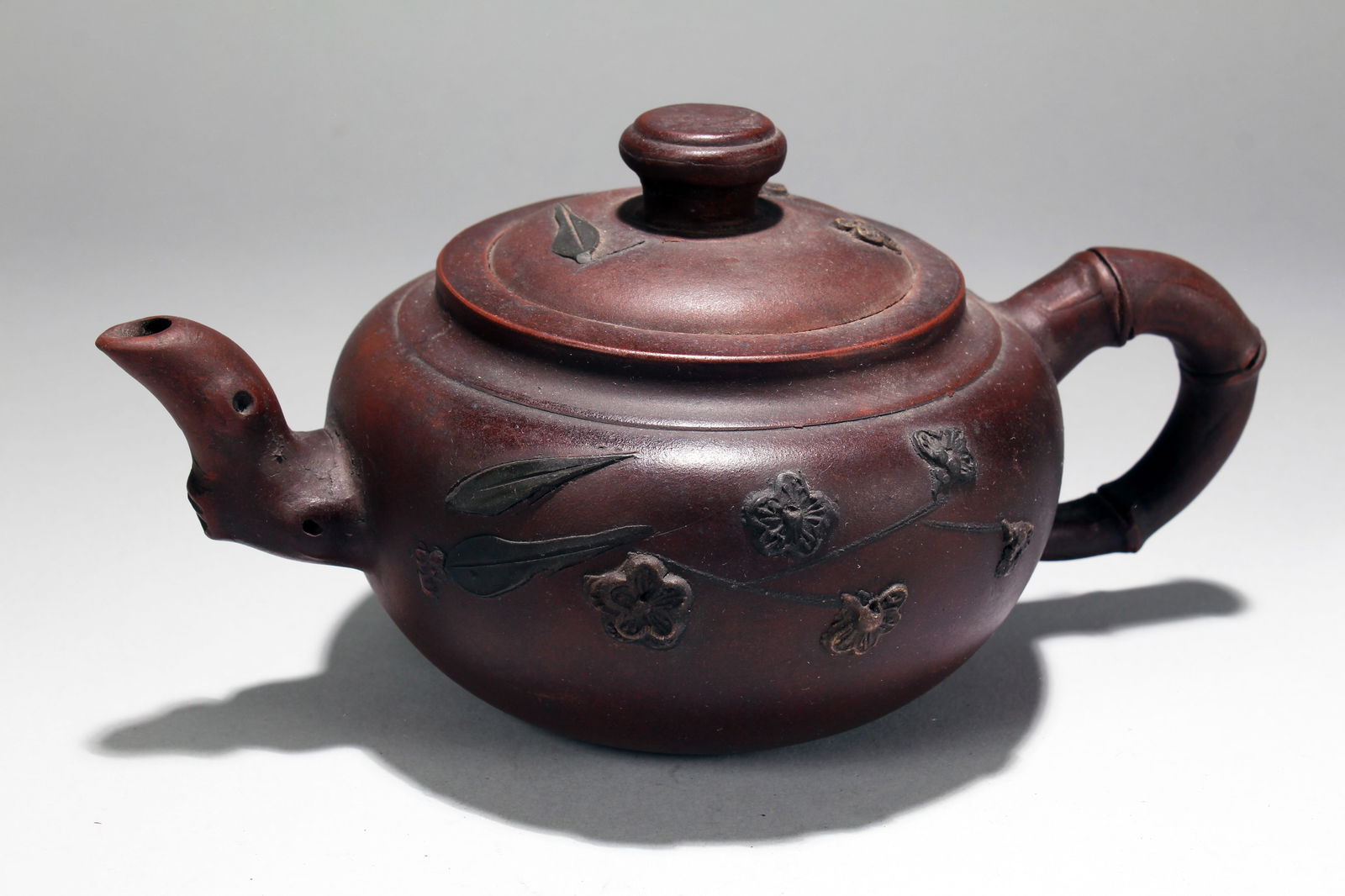 A Chinese Leaf-fortune Root Tea Pot (1 of 6)