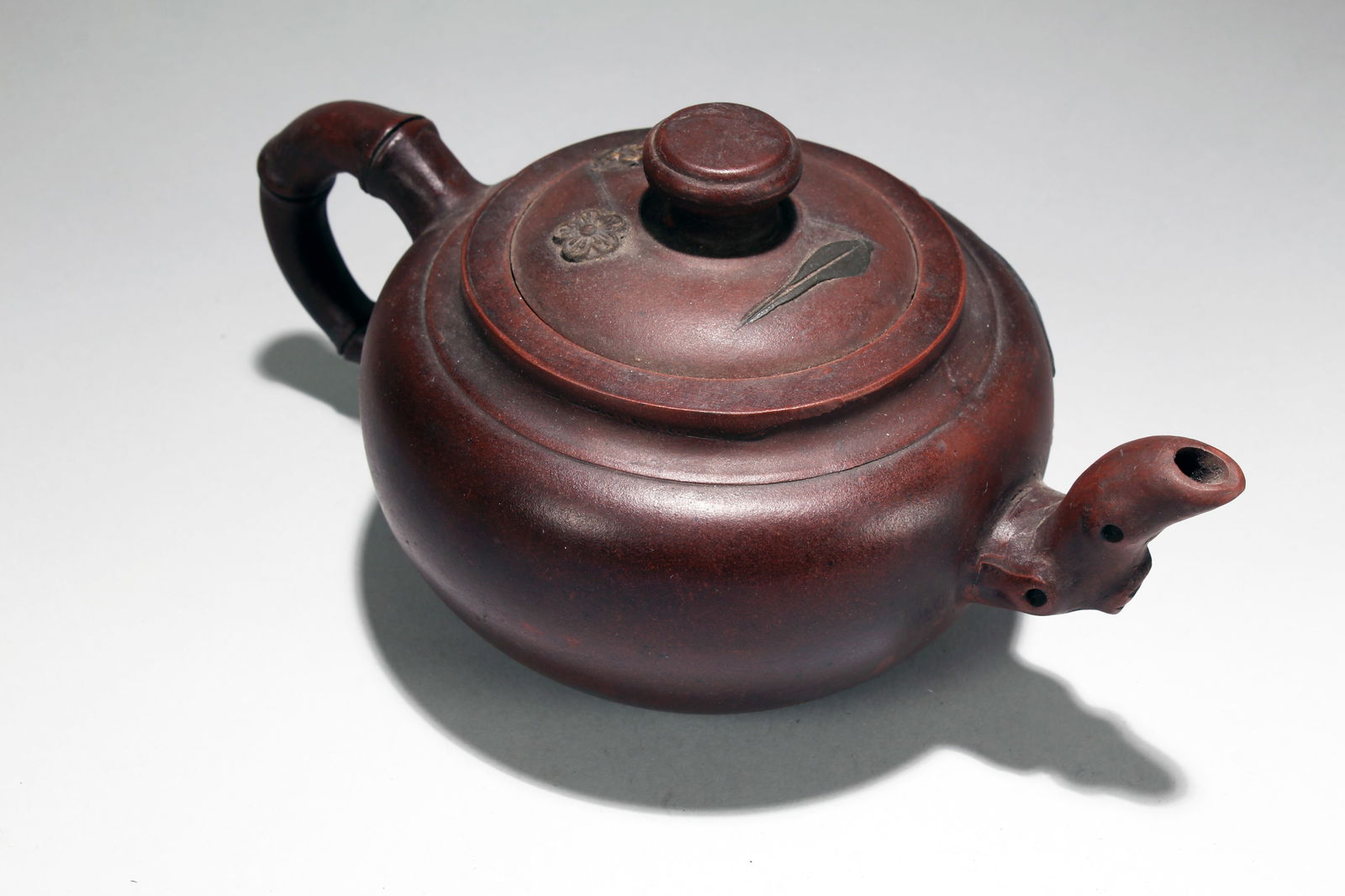 A Chinese Leaf-fortune Root Tea Pot - 2