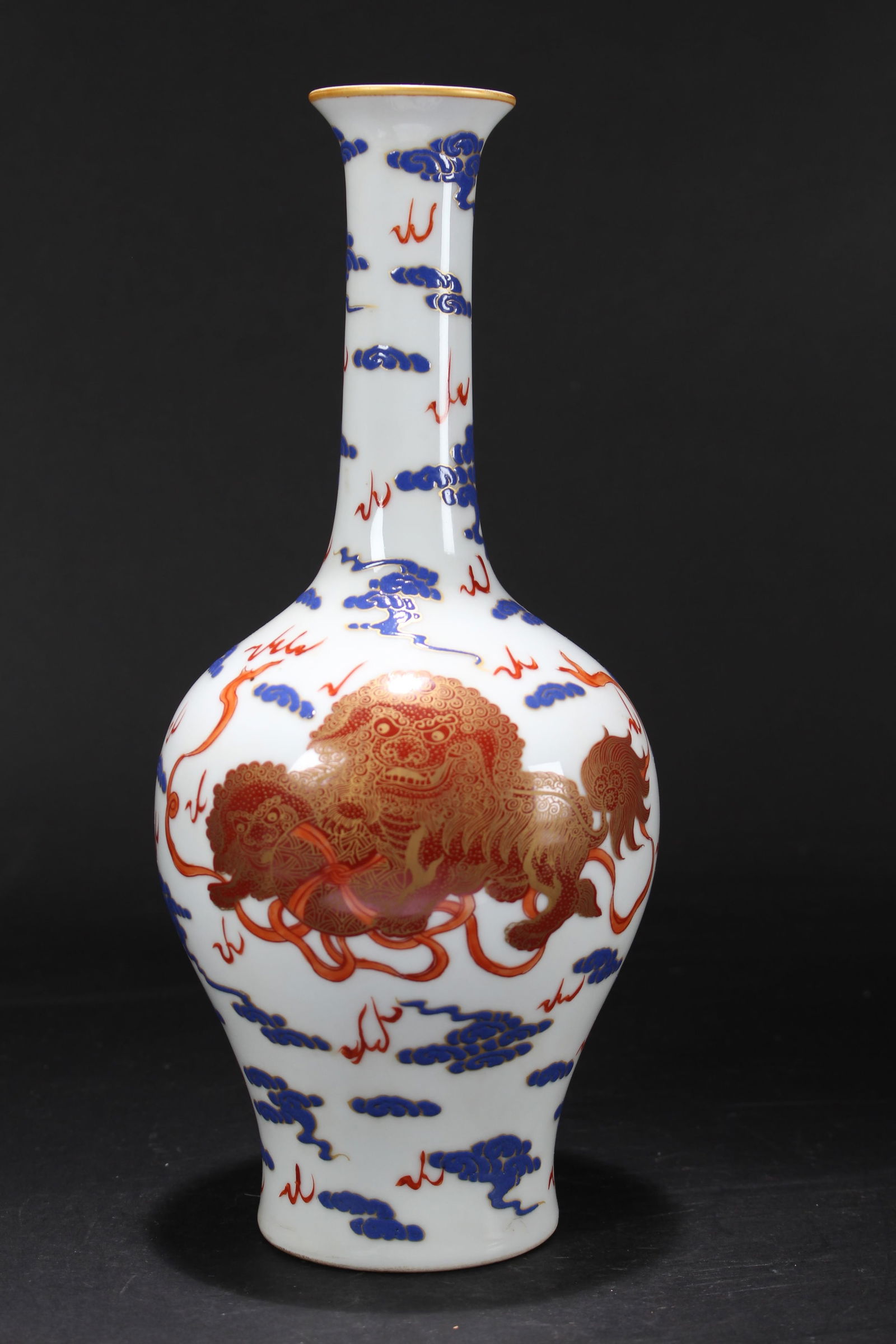 A Chinese Myth-beast Porcelain Fortune Vase: A Chinese Myth-beast Porcelain Fortune Vase . Height: 11.5 (inch).