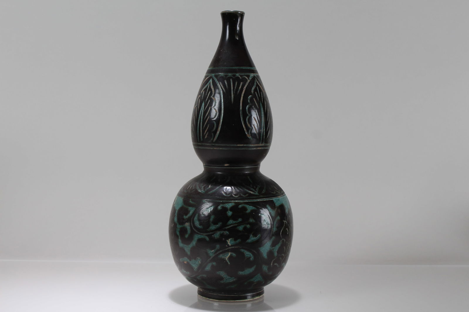 A Chinese Anicent-framing Porcelain Fortune Vase (1 of 5)