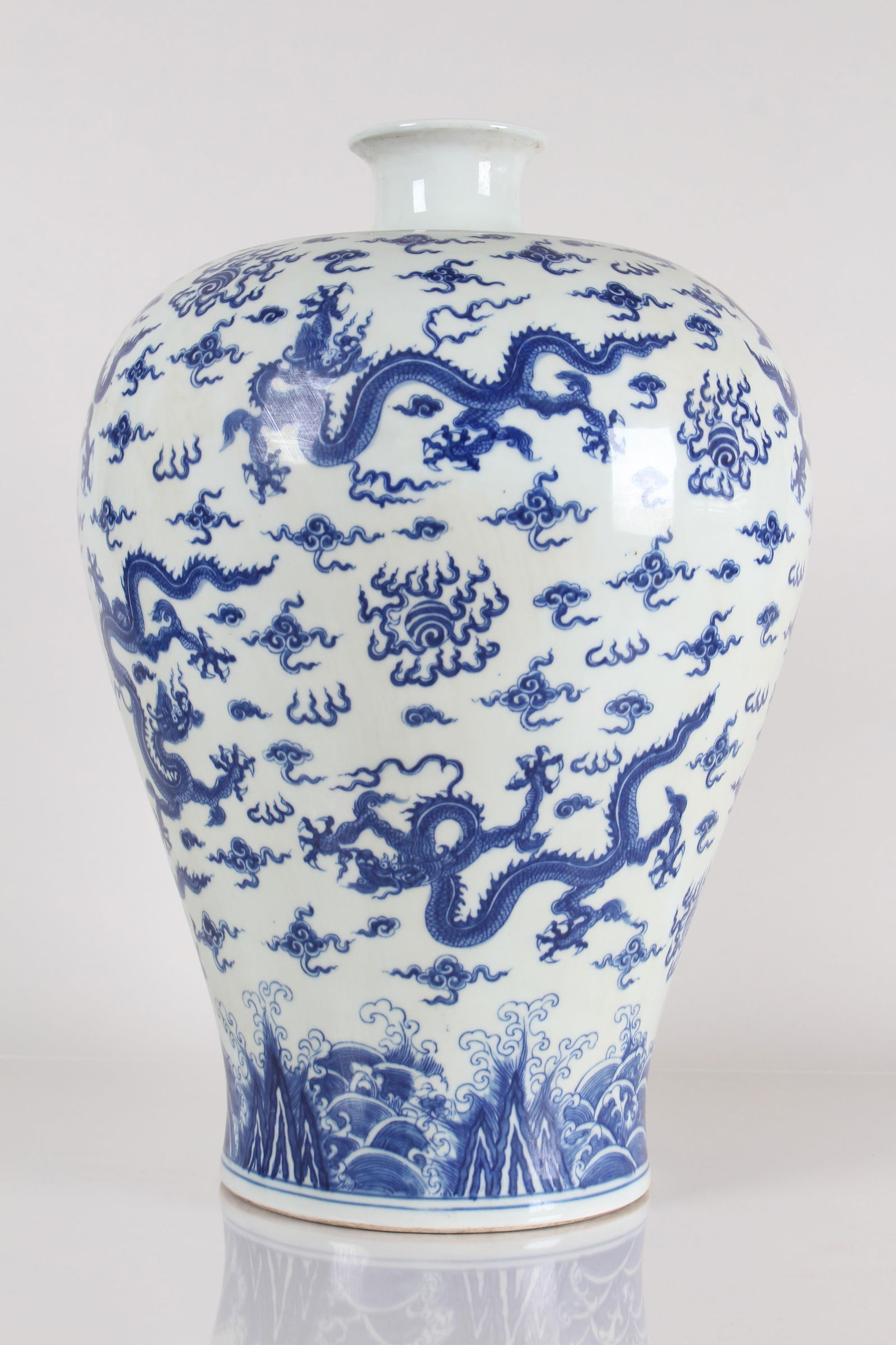 A Chinese Vividly-detailed Blue and White Dragon-decorating Porcelain Fortune Vase: A Chinese Vividly-detailed Blue and White Dragon-decorating Porcelain Fortune Vase . Height: 17 (inch).