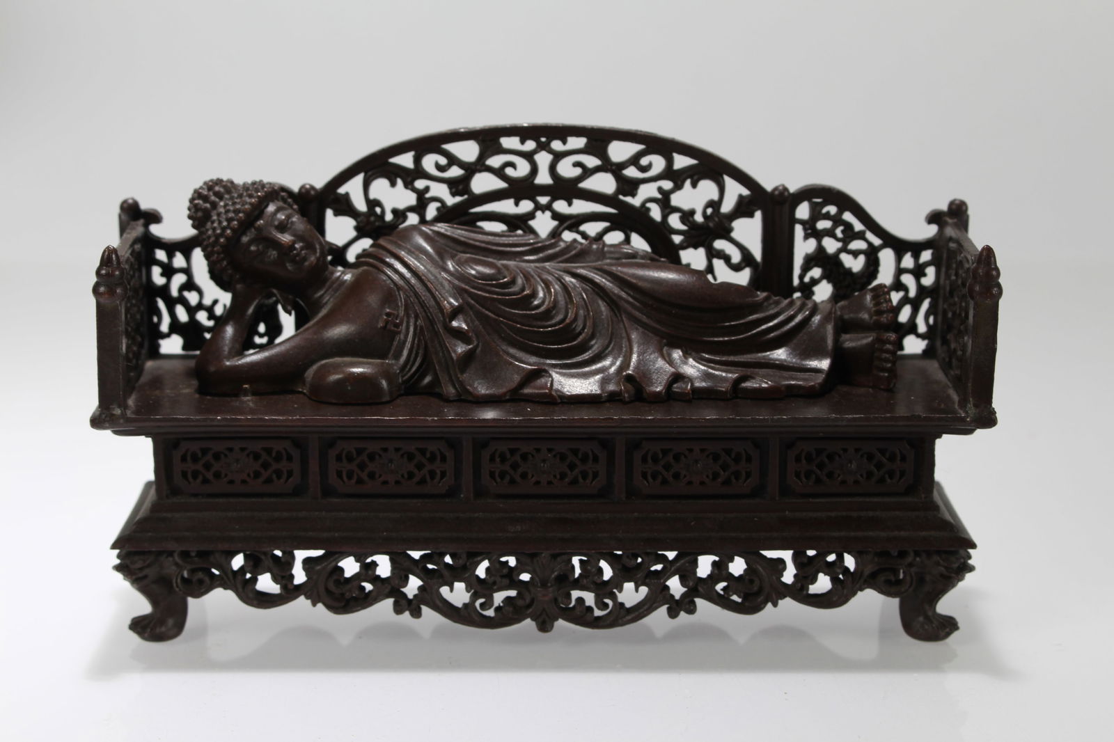 A Chinese Sleeping-buddha Vividly-detailed Fortune Statue: A Chinese Sleeping-buddha Vividly-detailed Fortune Statue. Height: 3 (inch). Length: 6.25 (inch). Width: 1.75 (inch).