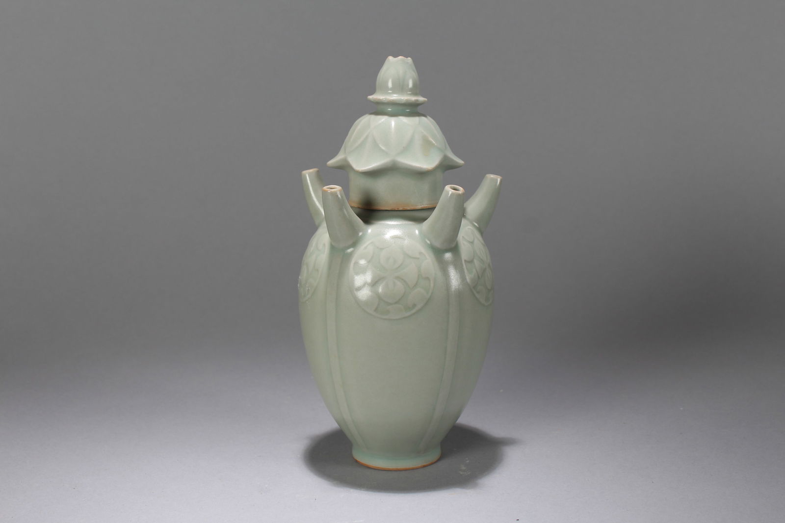 A Chinese Anicent-framing Religious Lidded Porcelain Fortune Vase (1 of 6)