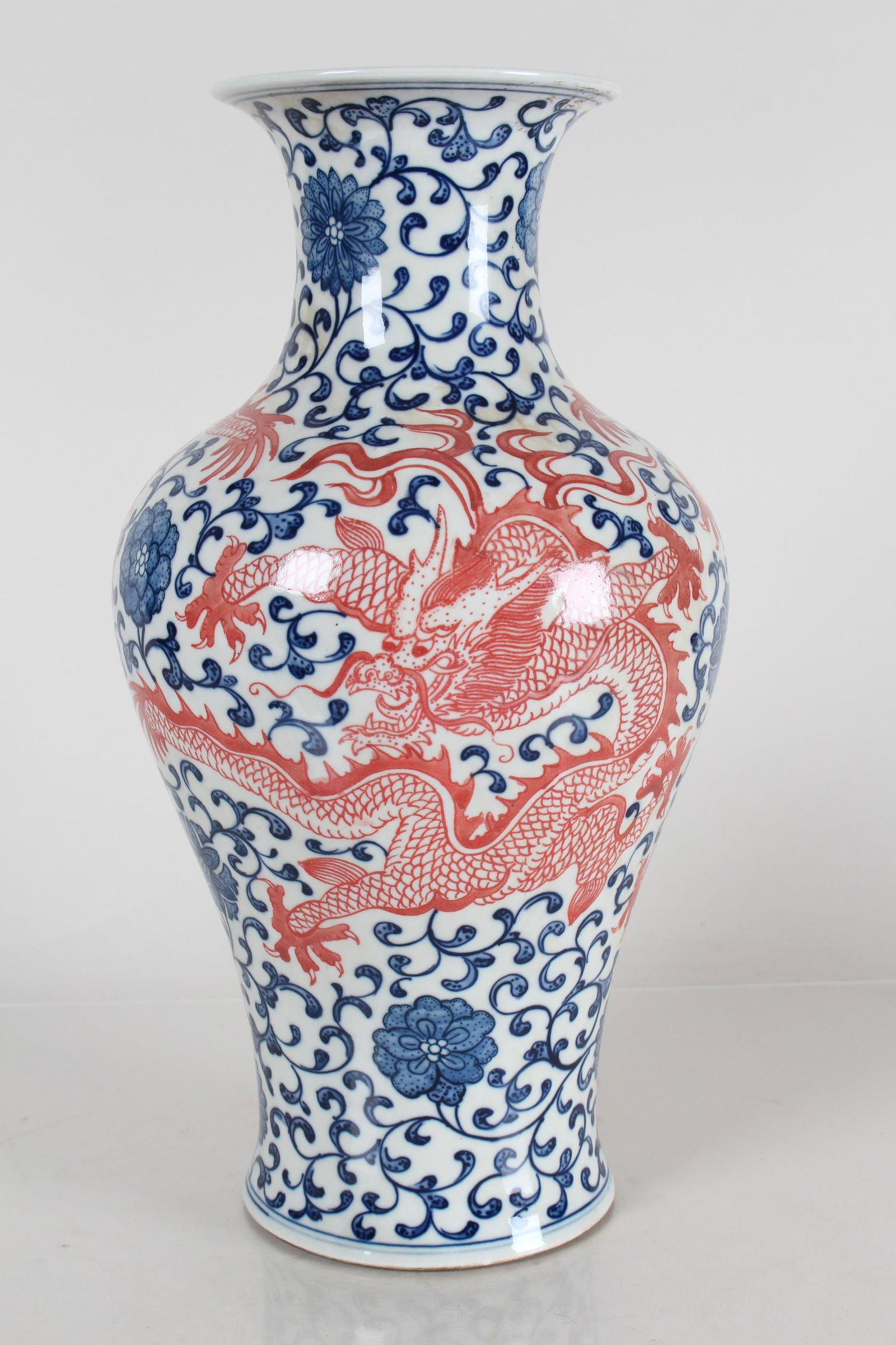A Chinese Dragon-decorating Porcelain Fortune Vase (1 of 6)