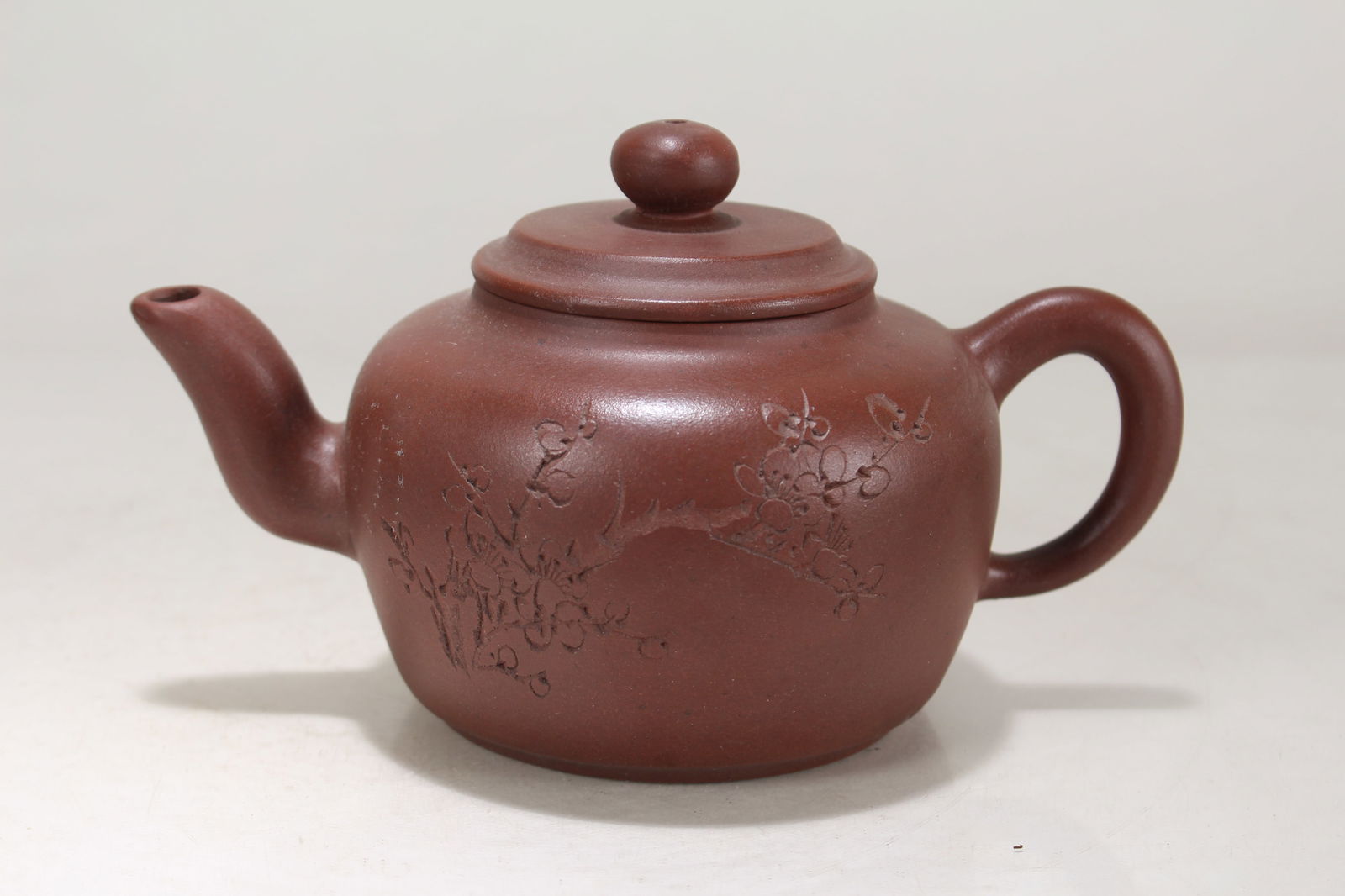 A Chinese Nature-sceen Fortune Tea Pot (1 of 4)