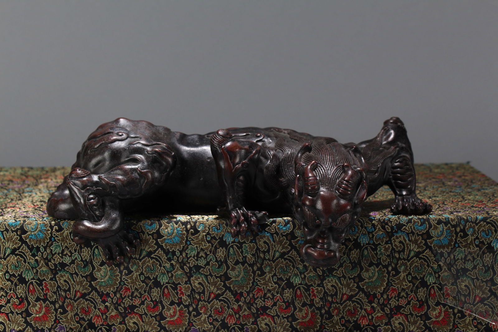 A Chinese Vividly-detailed Religious Myth-beast Fortune Statue: A Chinese Vividly-detailed Religious Myth-beast Fortune Statue. Height : 4 (inch). Width : 10.5 (inch). Length : 5 (inch).