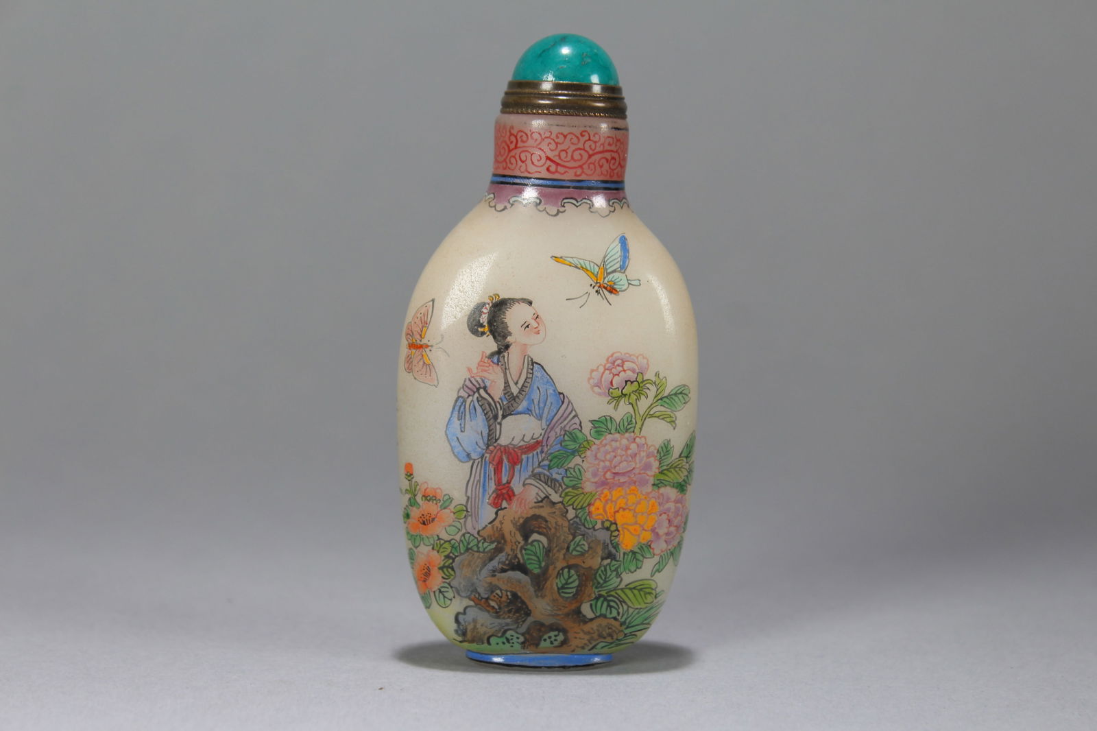 A Chinese Lady-portrait Vividly-detailed Fortune Snuff Bottle: A Chinese Lady-portrait Vividly-detailed Fortune Snuff Bottle. Height : 3.75 (inch). Width : 1.75 (inch). Length : 1 (inch).