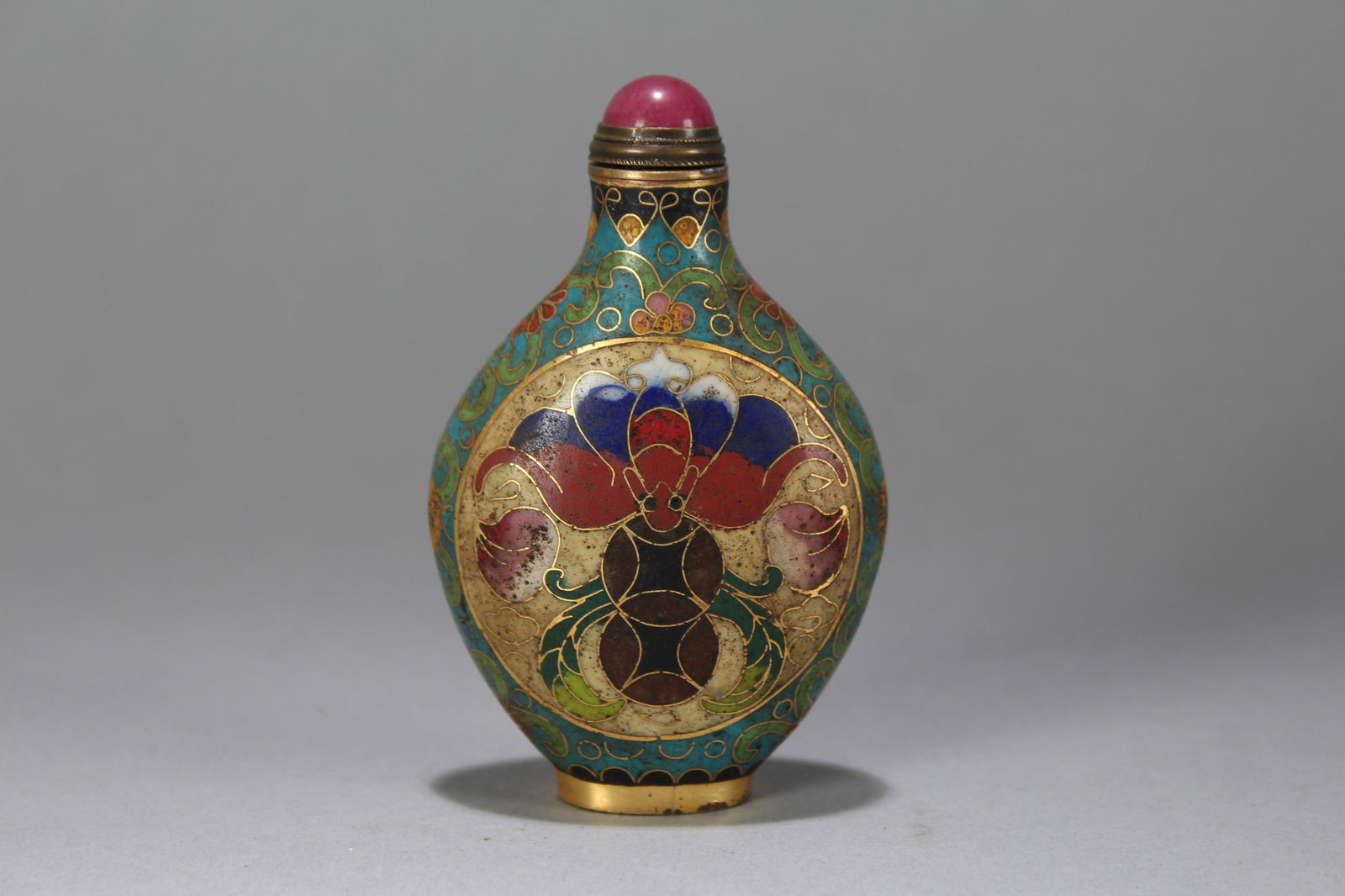A Chinese Bat-framing Cloisonne Fortune Snuff Bottle (1 of 7)