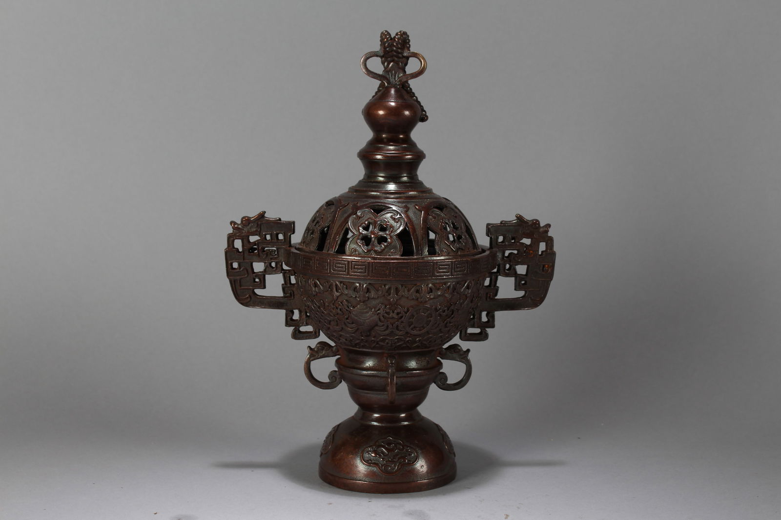 A Chinese Anicent-framing Duo-opening Lidded Censer: A Chinese Anicent-framing Duo-opening Lidded Censer. Height : 11.25 (inch). Width : 8.5 (inch).
